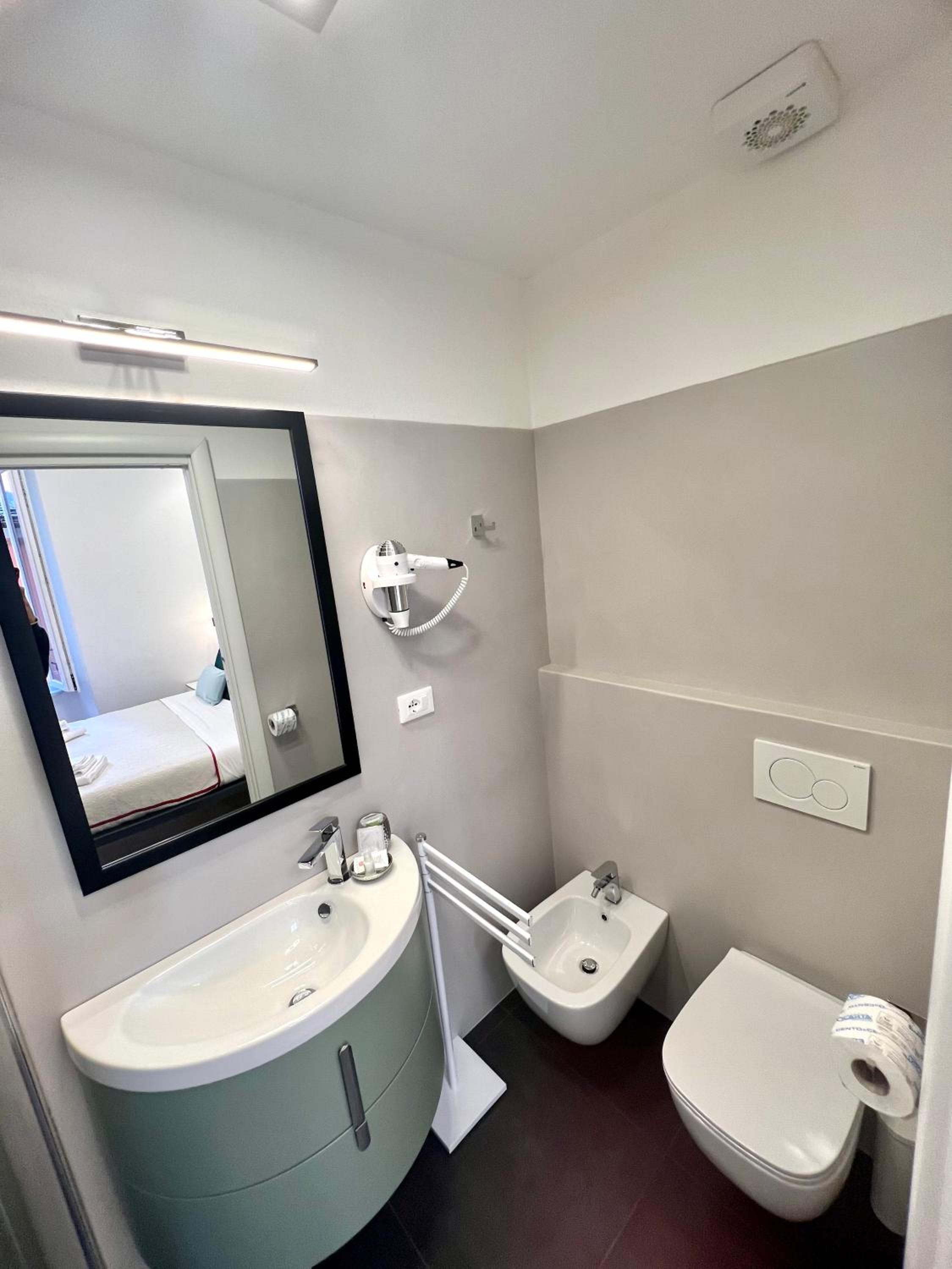 Double Room - Photo 18