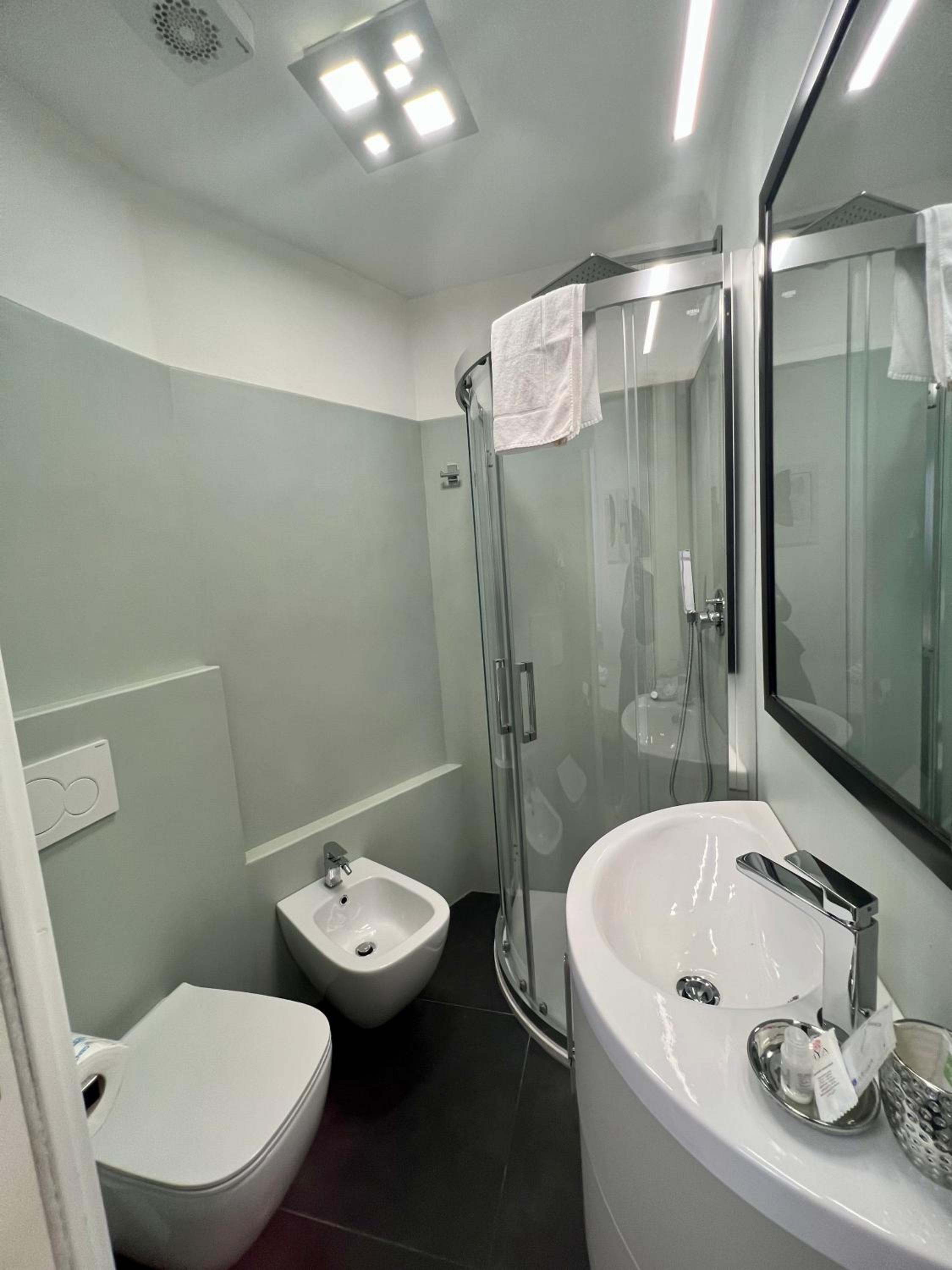Single Room photo 3