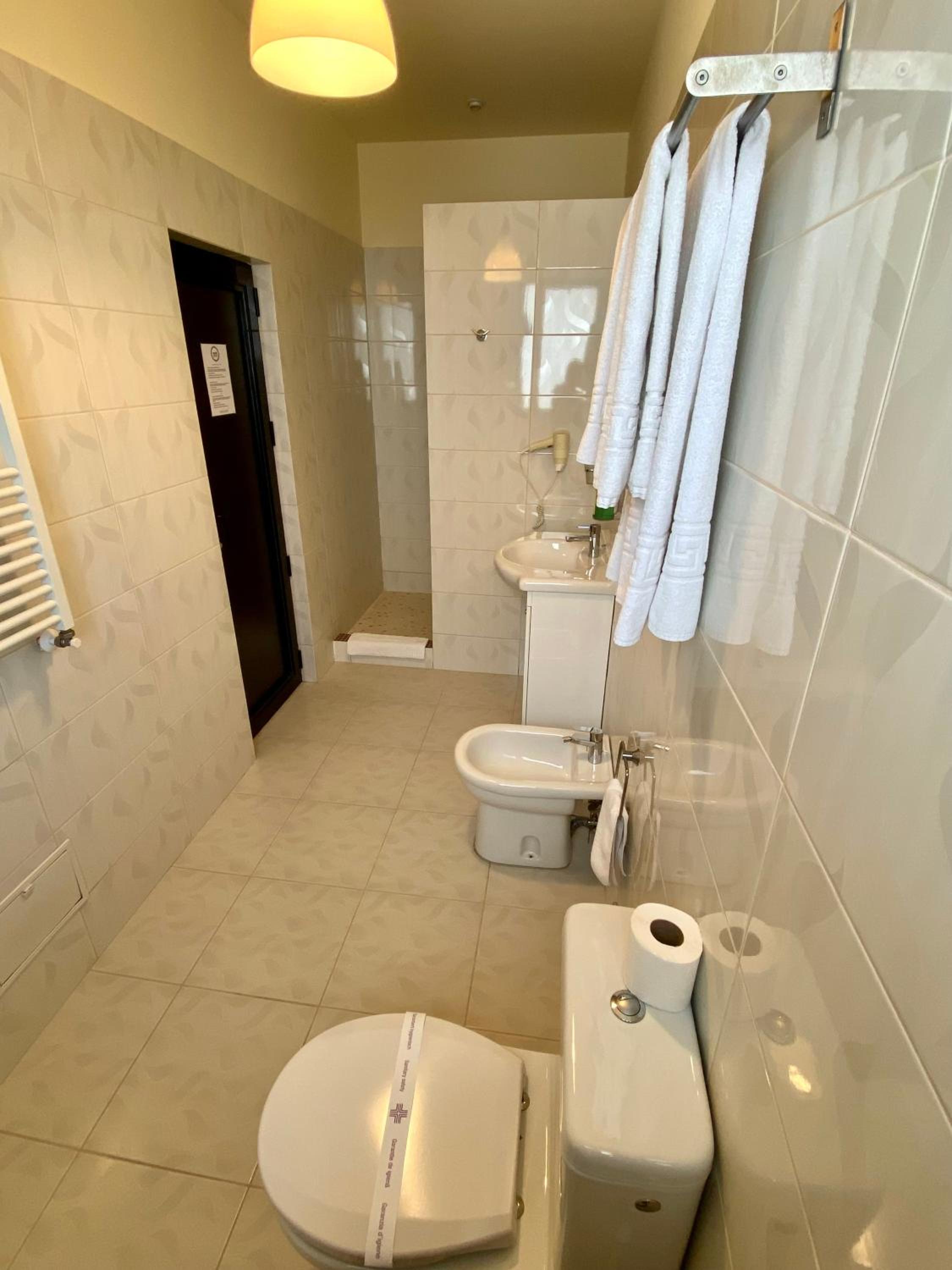 Standard Double Room - Photo 4