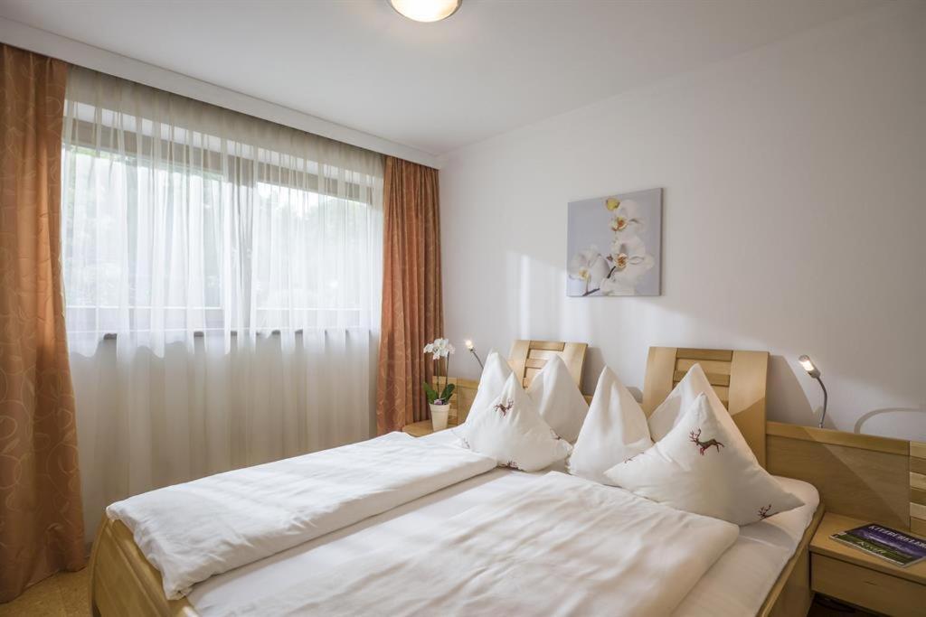 One-Bedroom Apartment with Shower photo 1