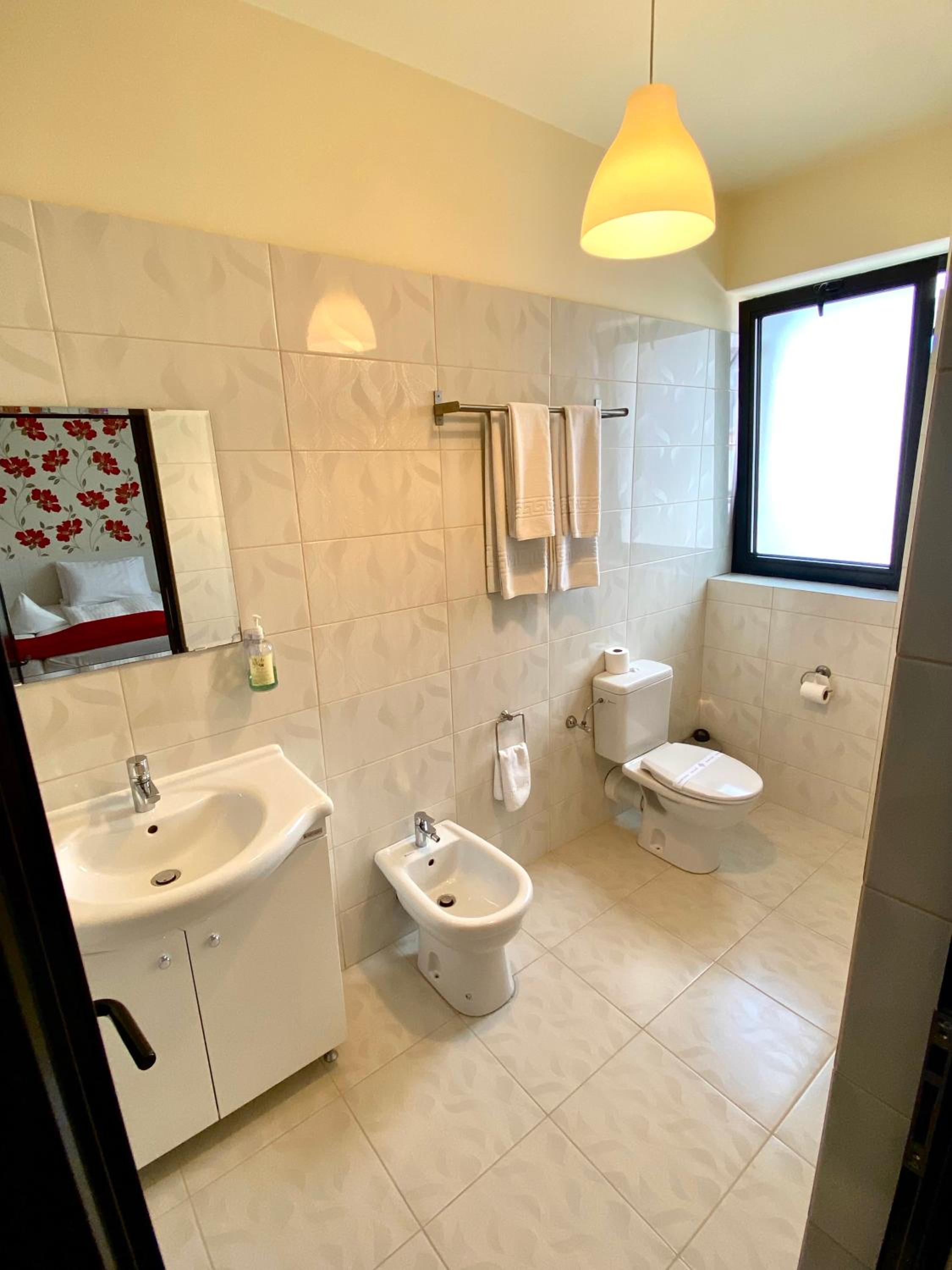 Standard Double Room - Photo 3