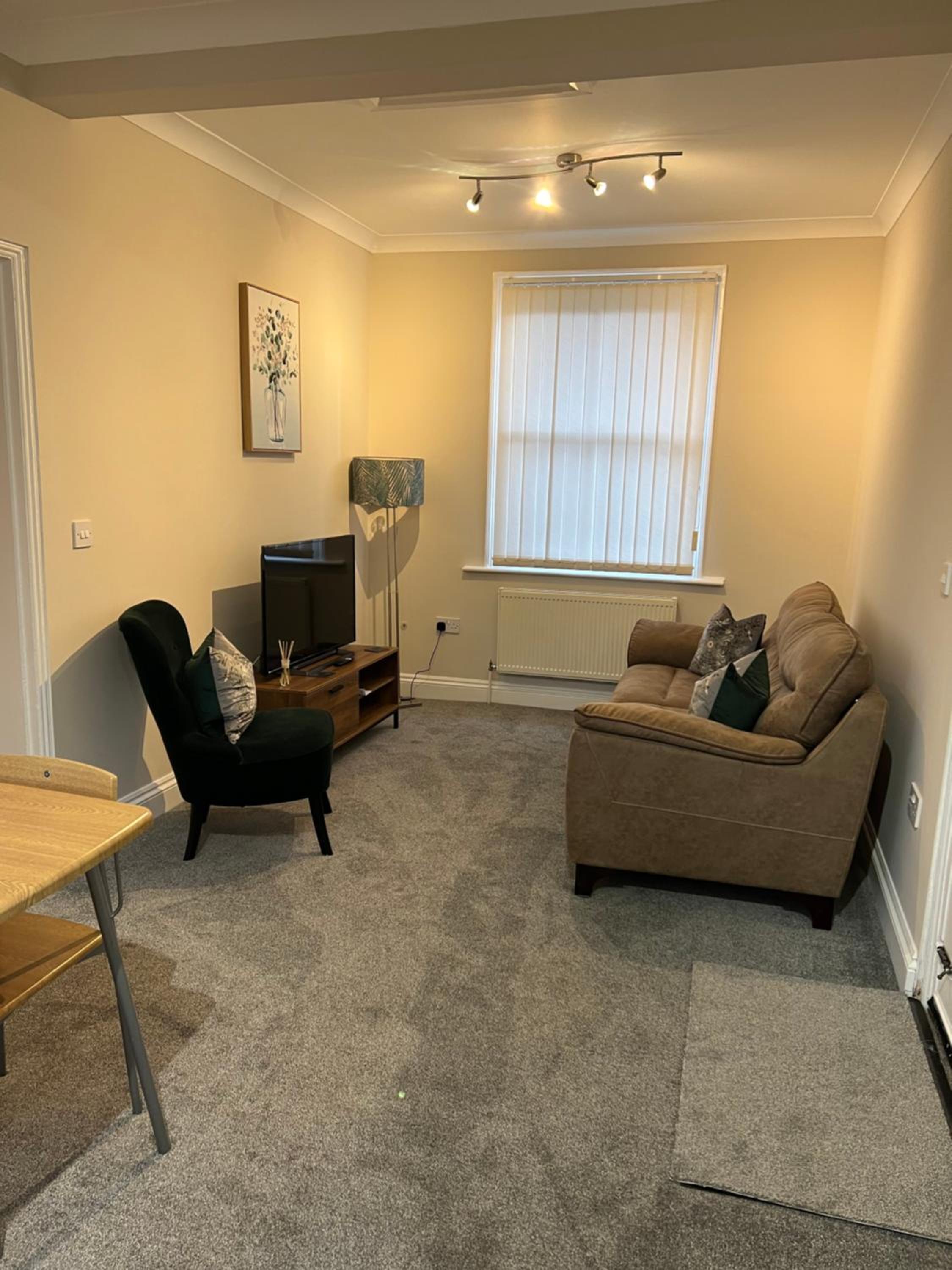 One-Bedroom Apartment photo 1