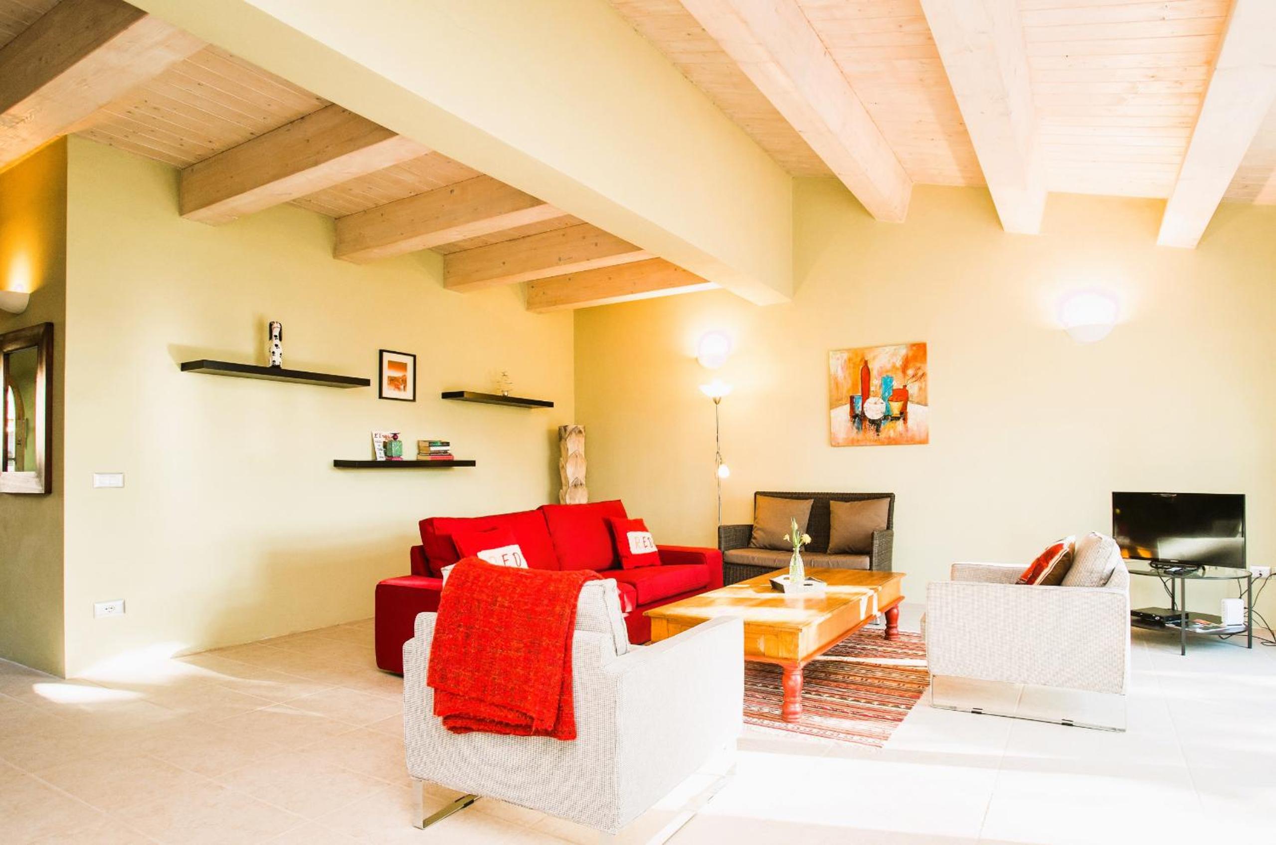 Apartment with Mountain View