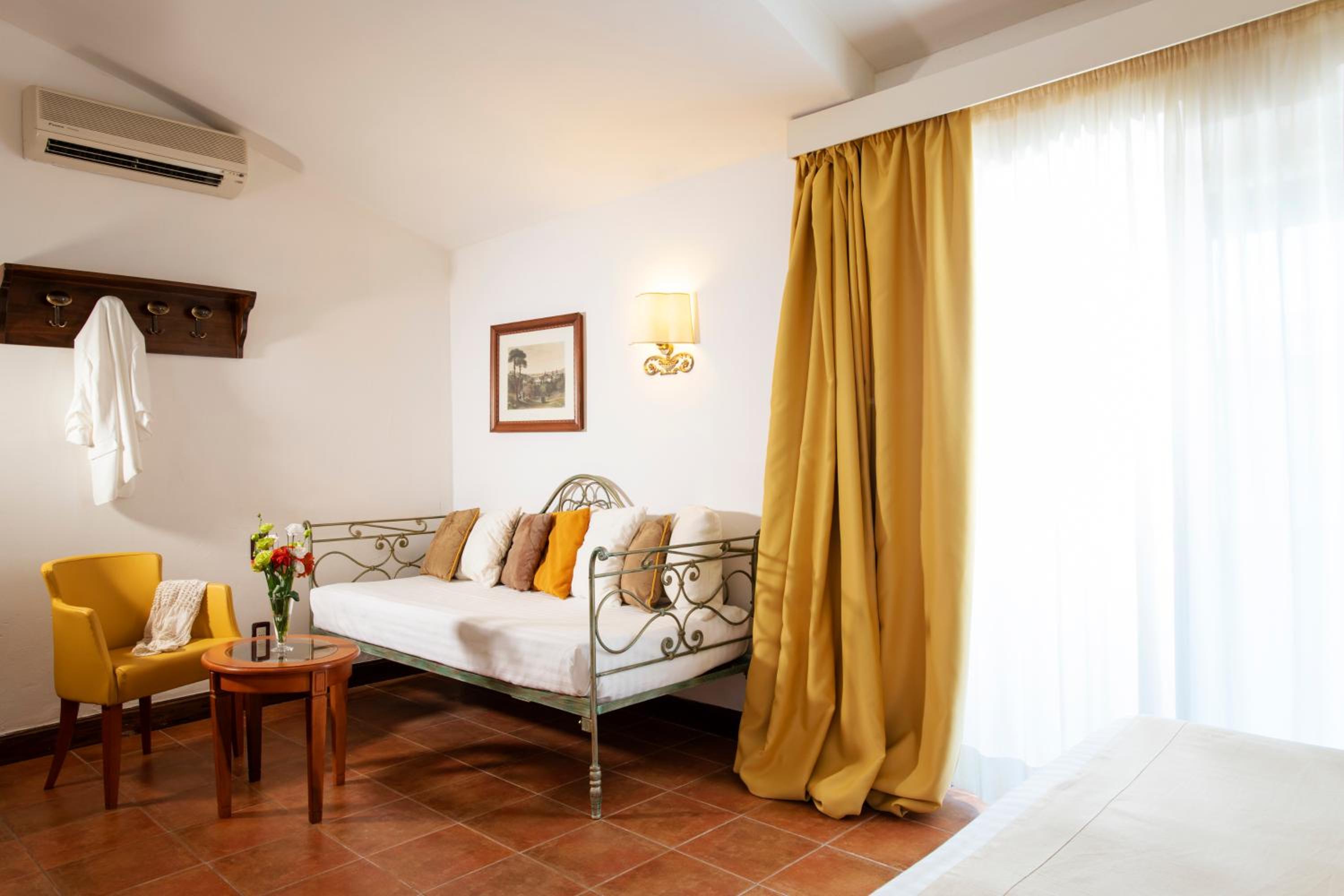 Classic Triple Room - Photo 7