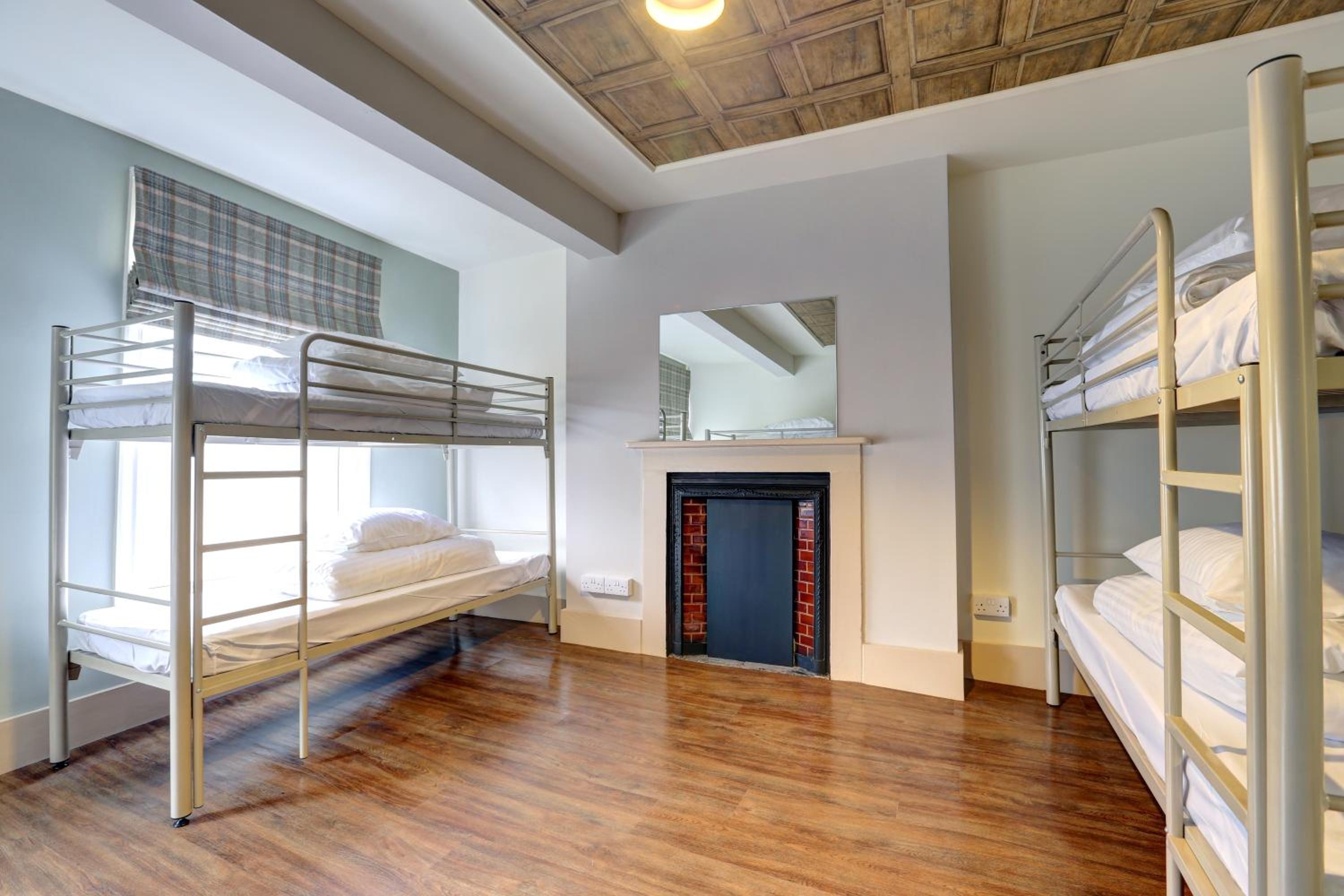 Bed in 6-Bed Mixed Dormitory Room photo 1