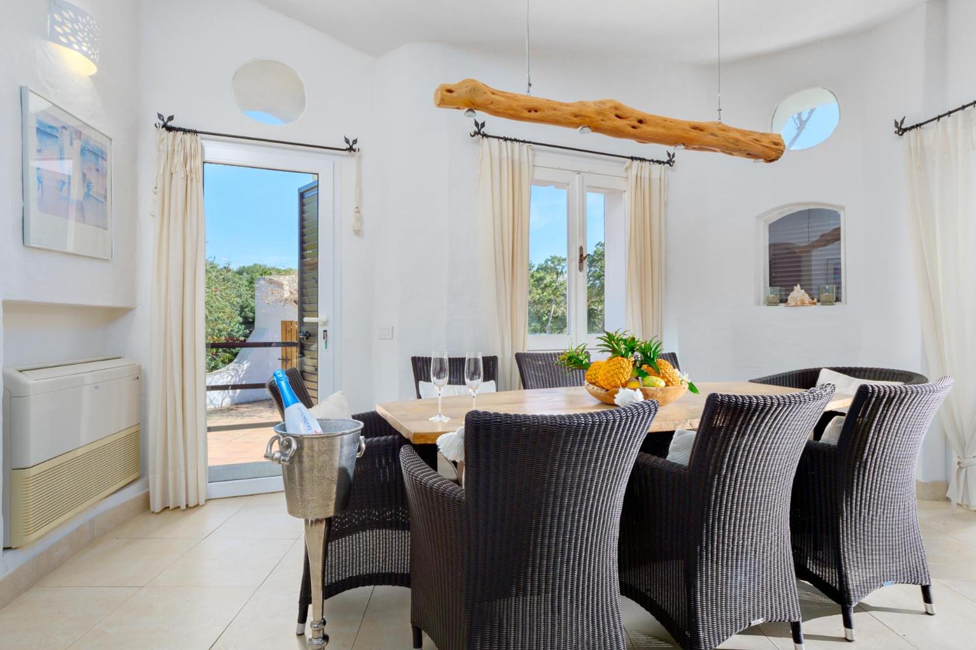 Villa photo 2