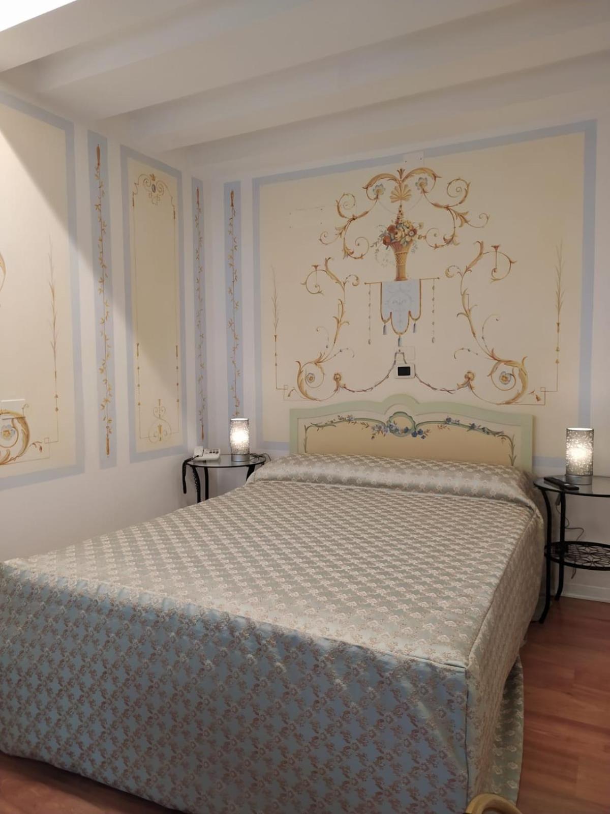 Small Double Room photo 1