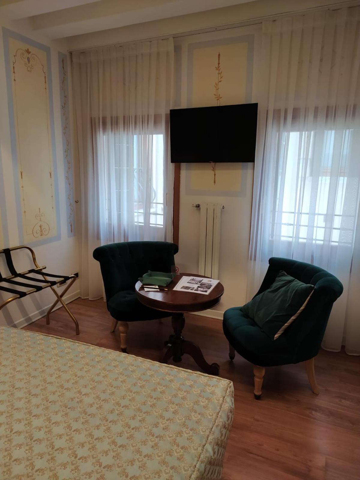 Small Double Room photo 3