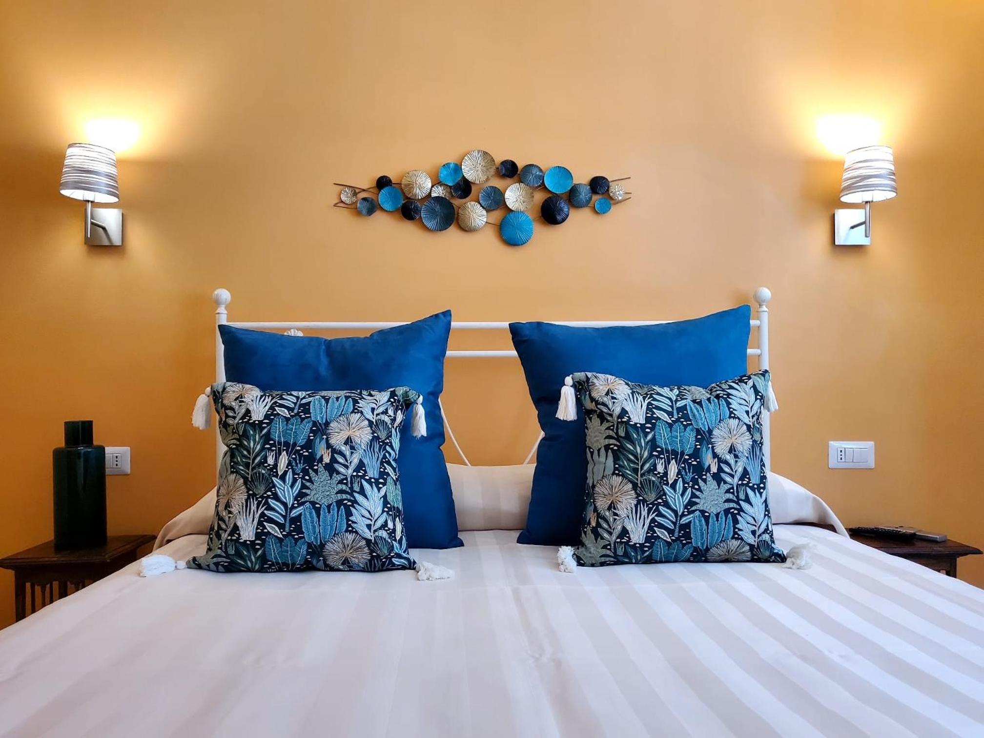 Deluxe Room - Photo 8