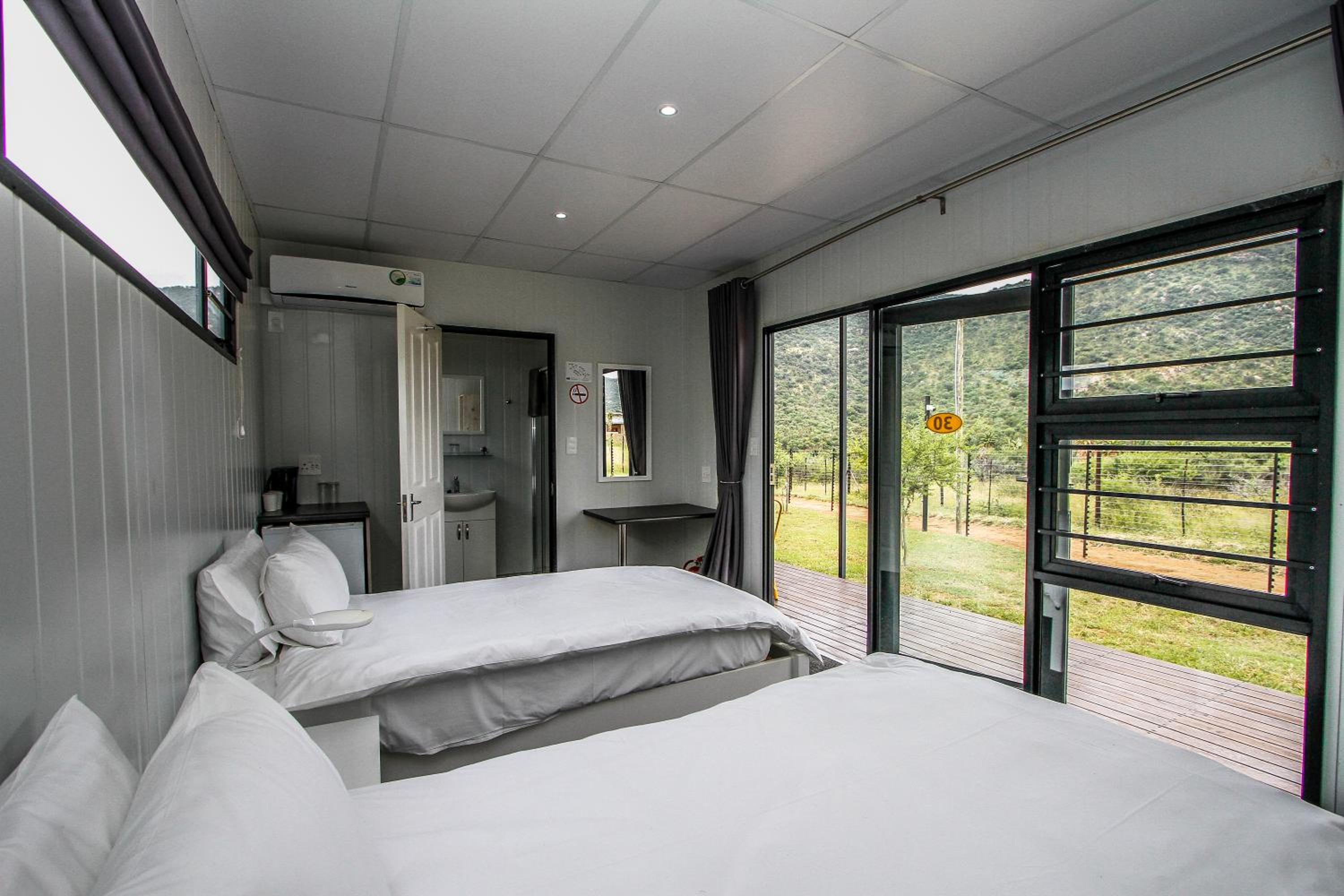 Twin Room - Photo 5