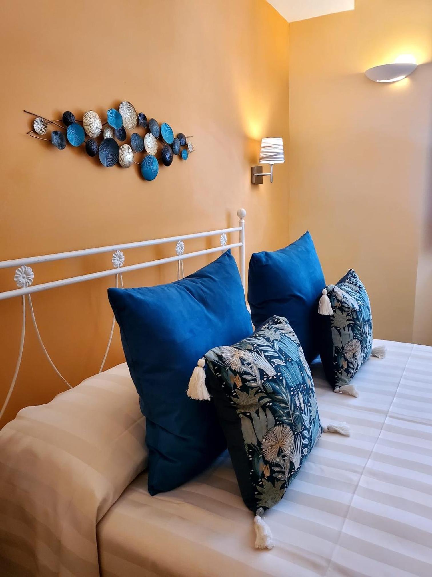 Deluxe Room - Photo 6