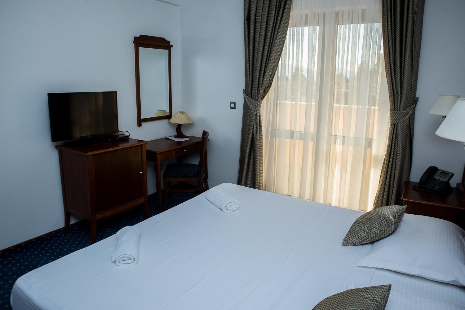 Deluxe Double Room with Balcony photo 3
