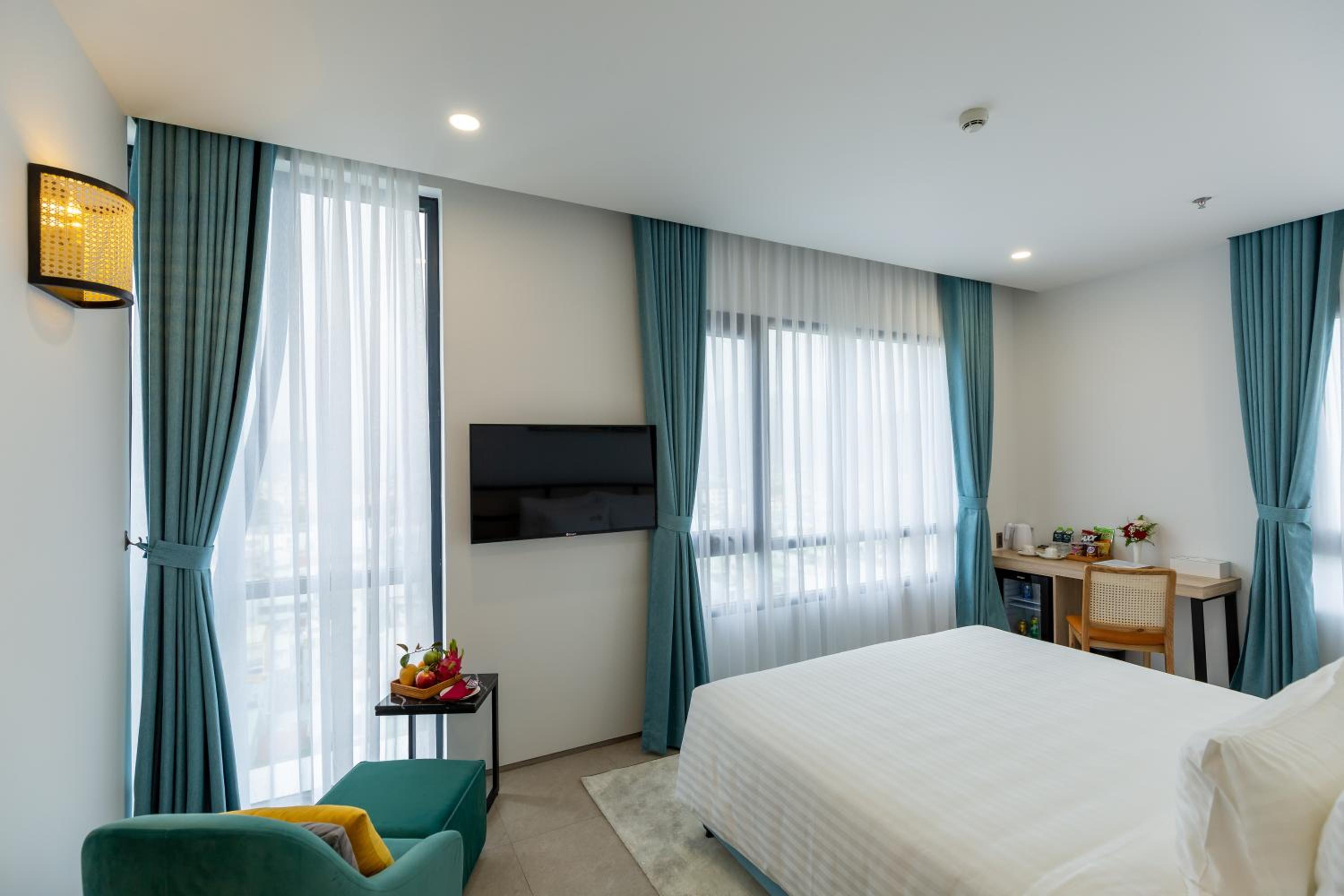 Suite with City View - Photo 2