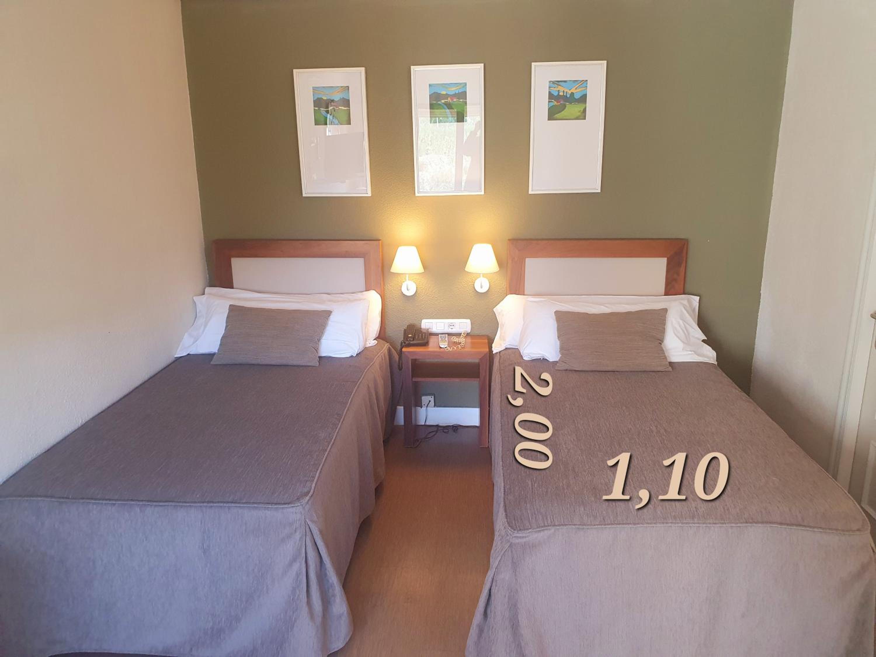 Double Room 2 Extra Large Beds with Terrace. - Photo 1