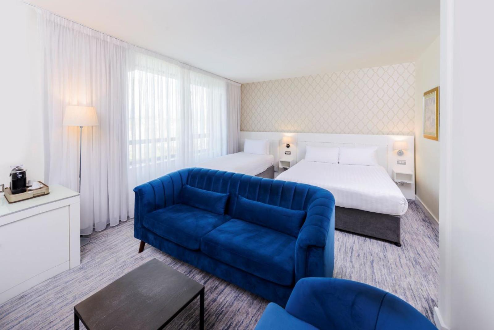 Suite - Photo 1