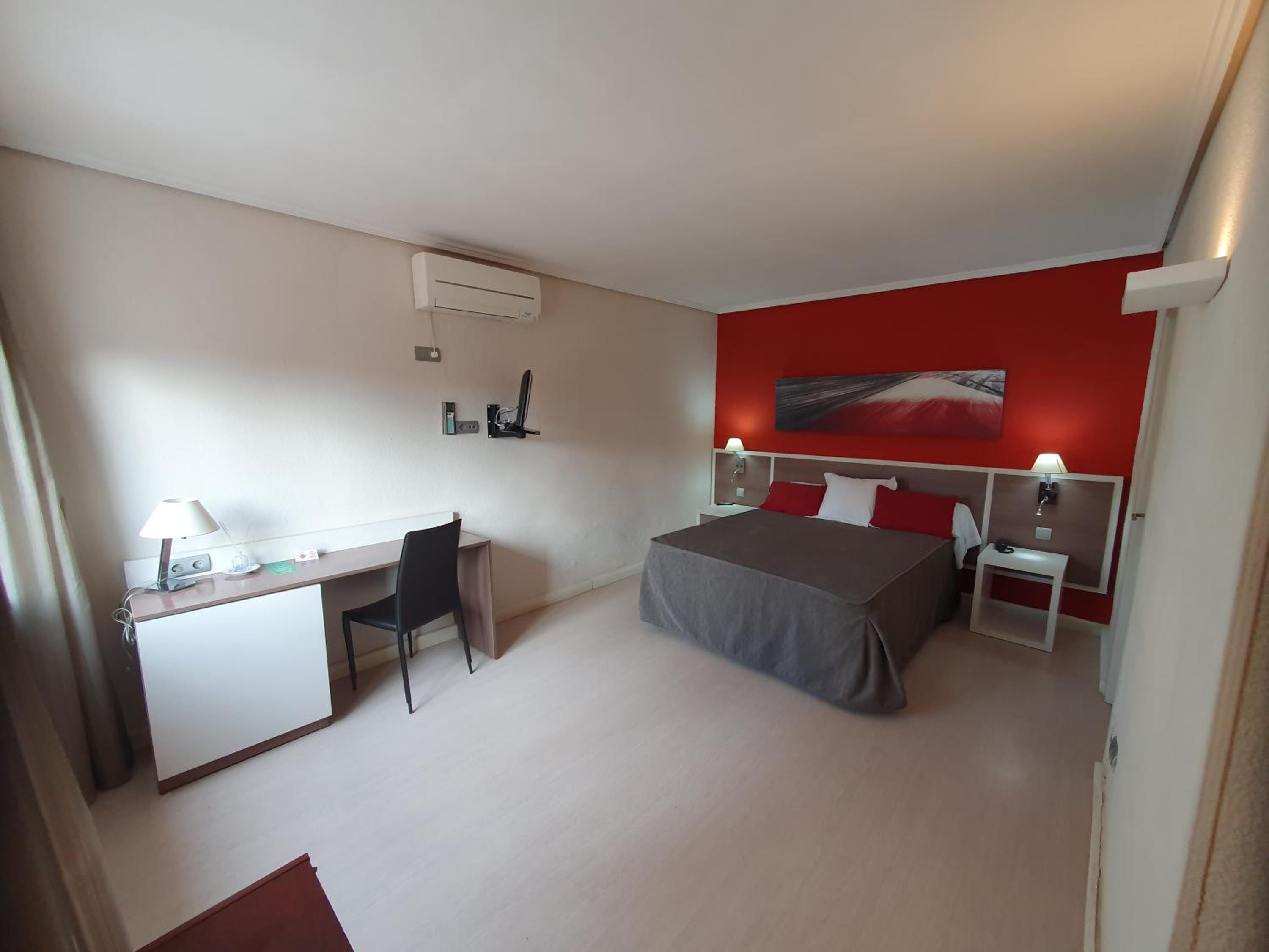  Double Bed Room with Terrace. - Photo 1