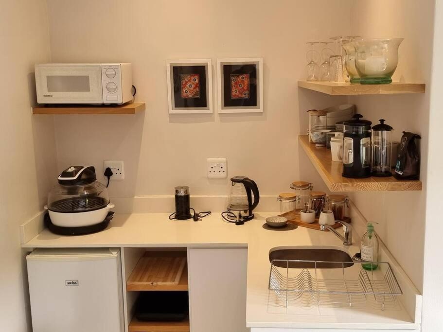 One-Bedroom Apartment photo 3