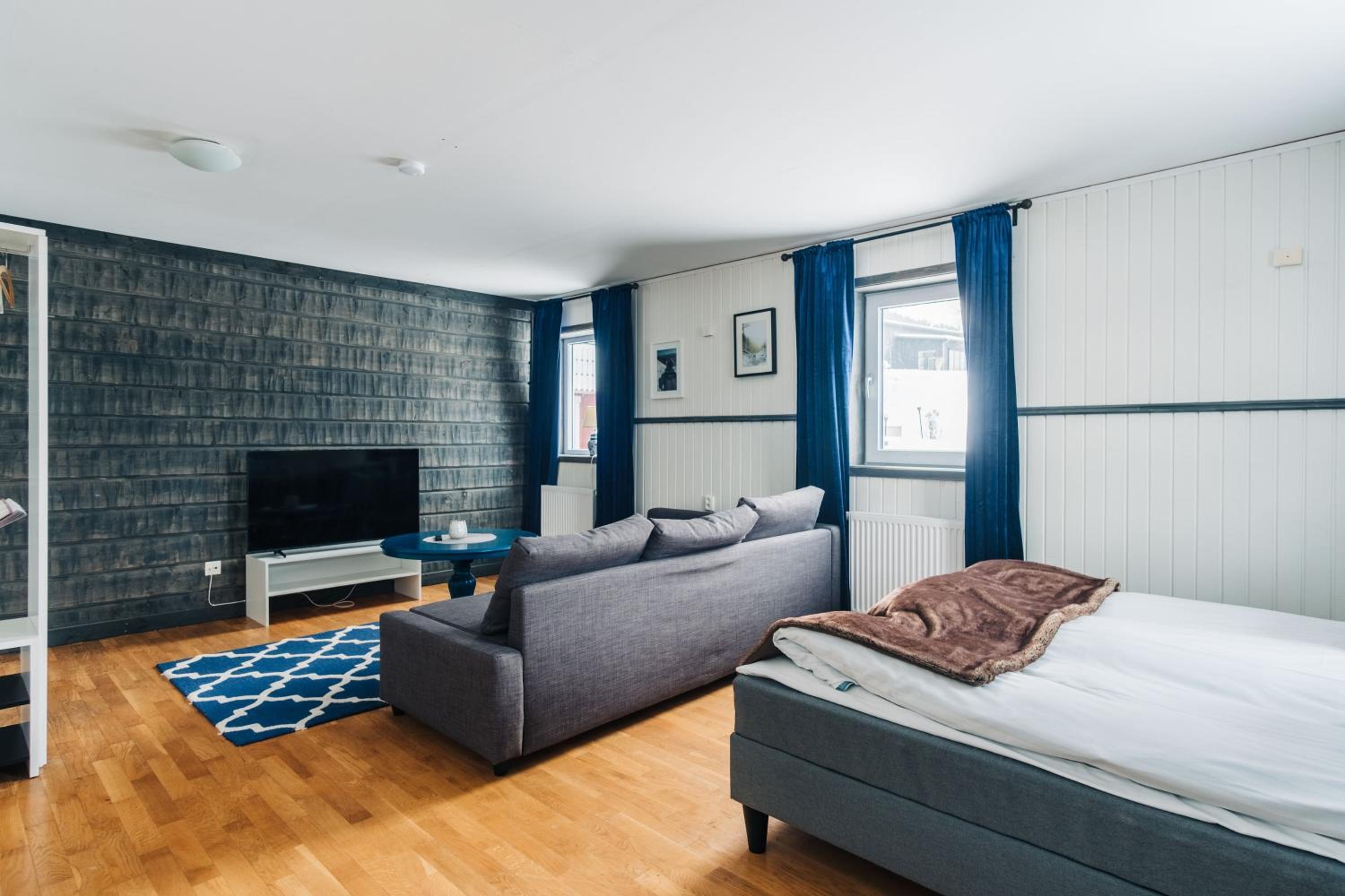 Family Room photo 3