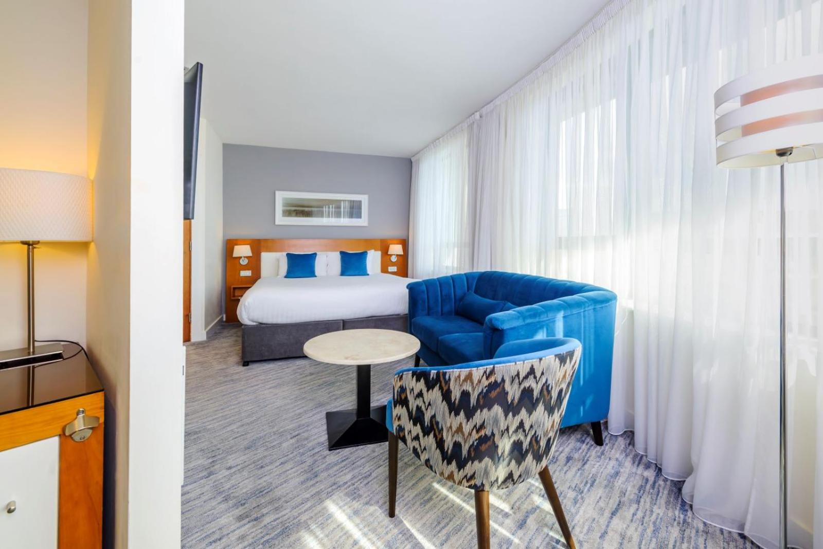 Deluxe King Room photo 2