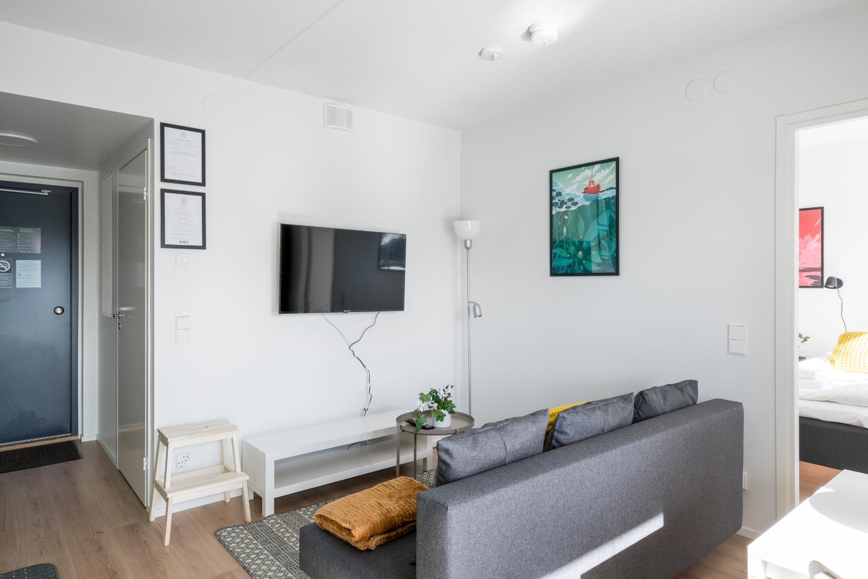 One-Bedroom Apartment photo 1