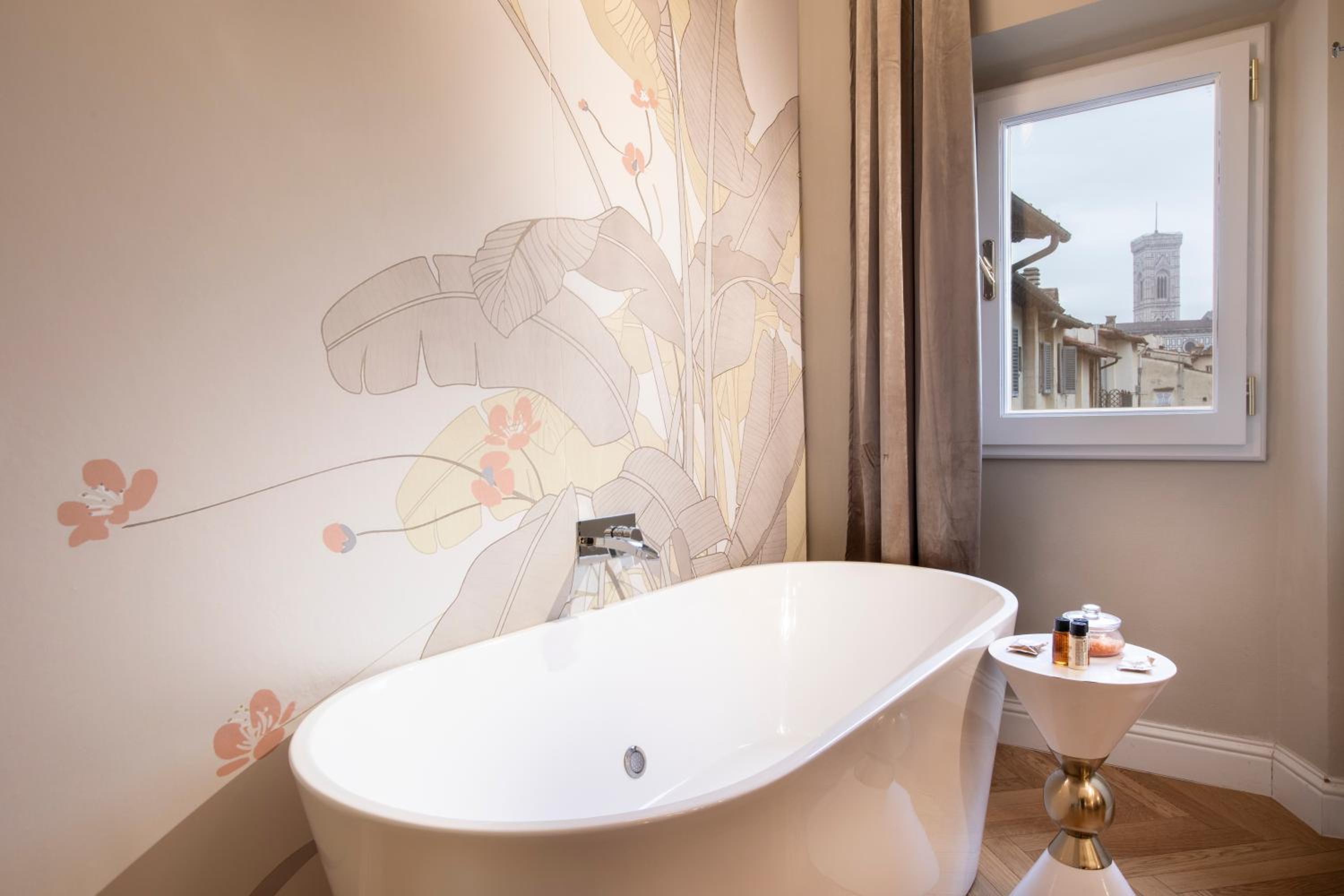 Deluxe Double or Twin Room with Spa Bath photo 2