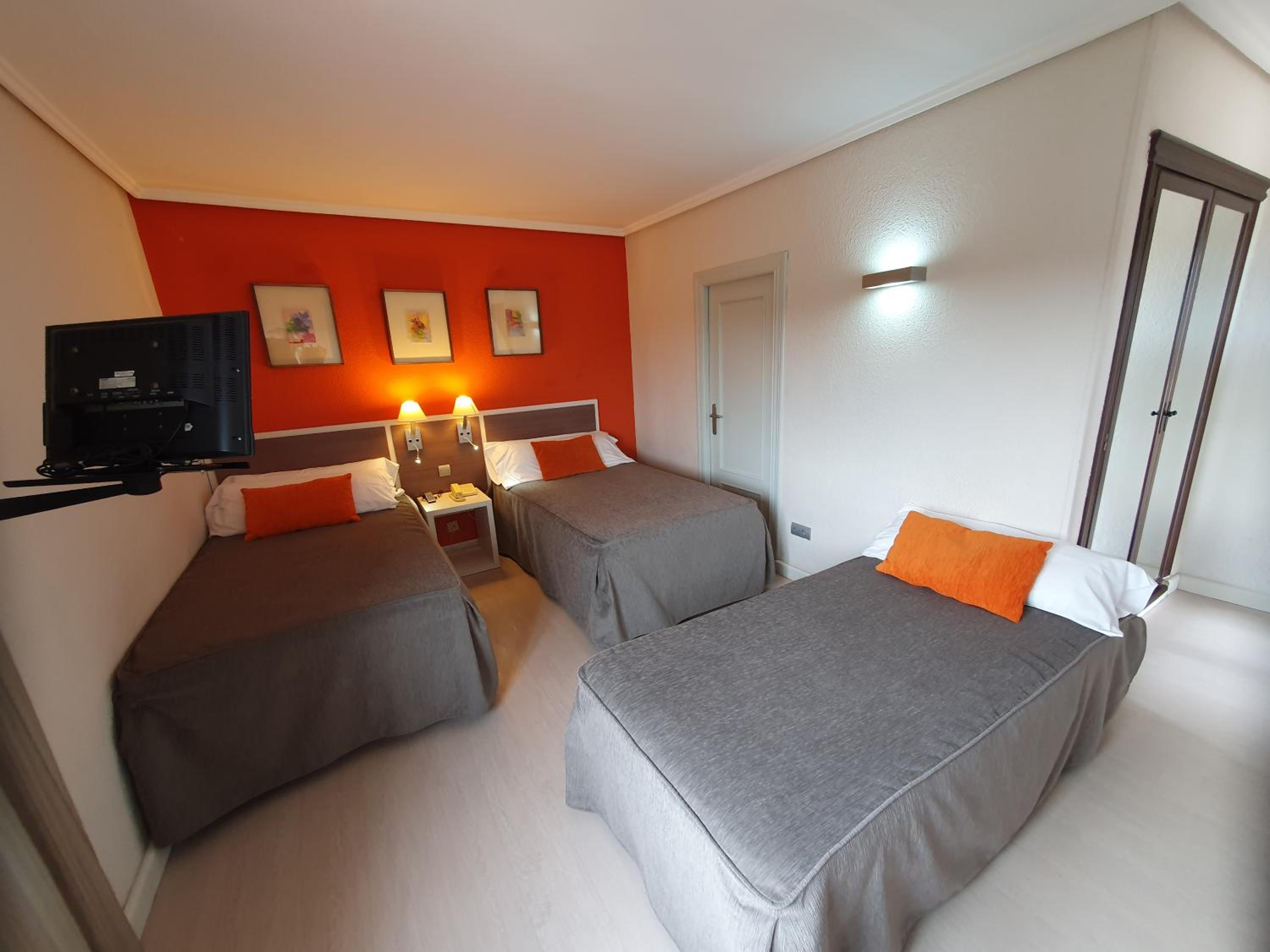 Triple Room 3 Beds with Terrace. - Photo 10