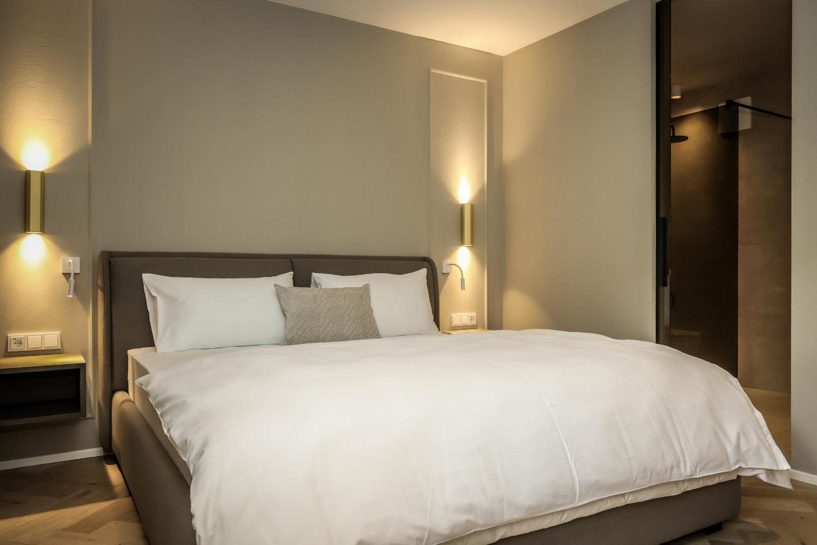 Junior Suite with Balcony - Photo 4