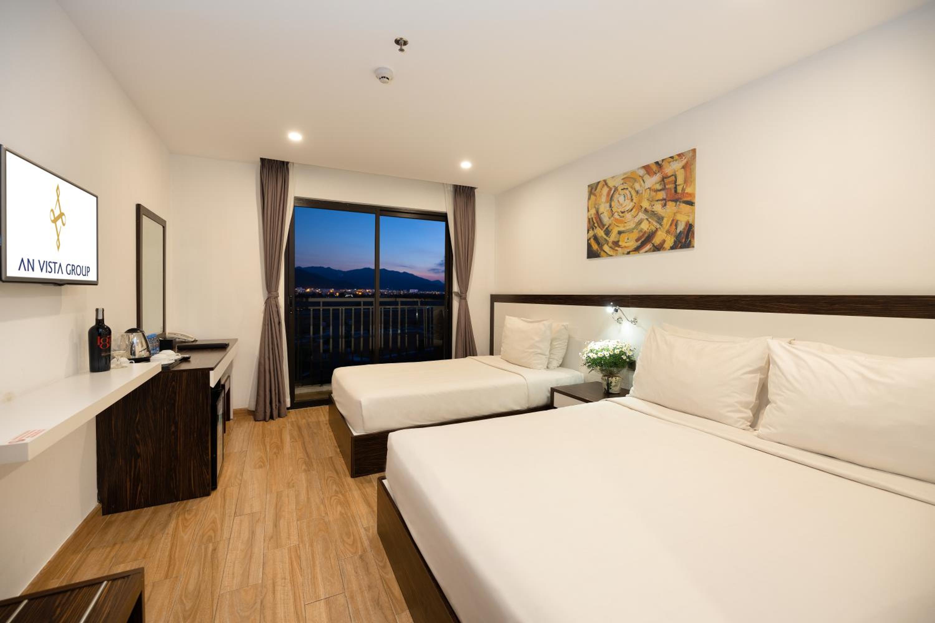 Premier Triple Room with Mountain View photo 3