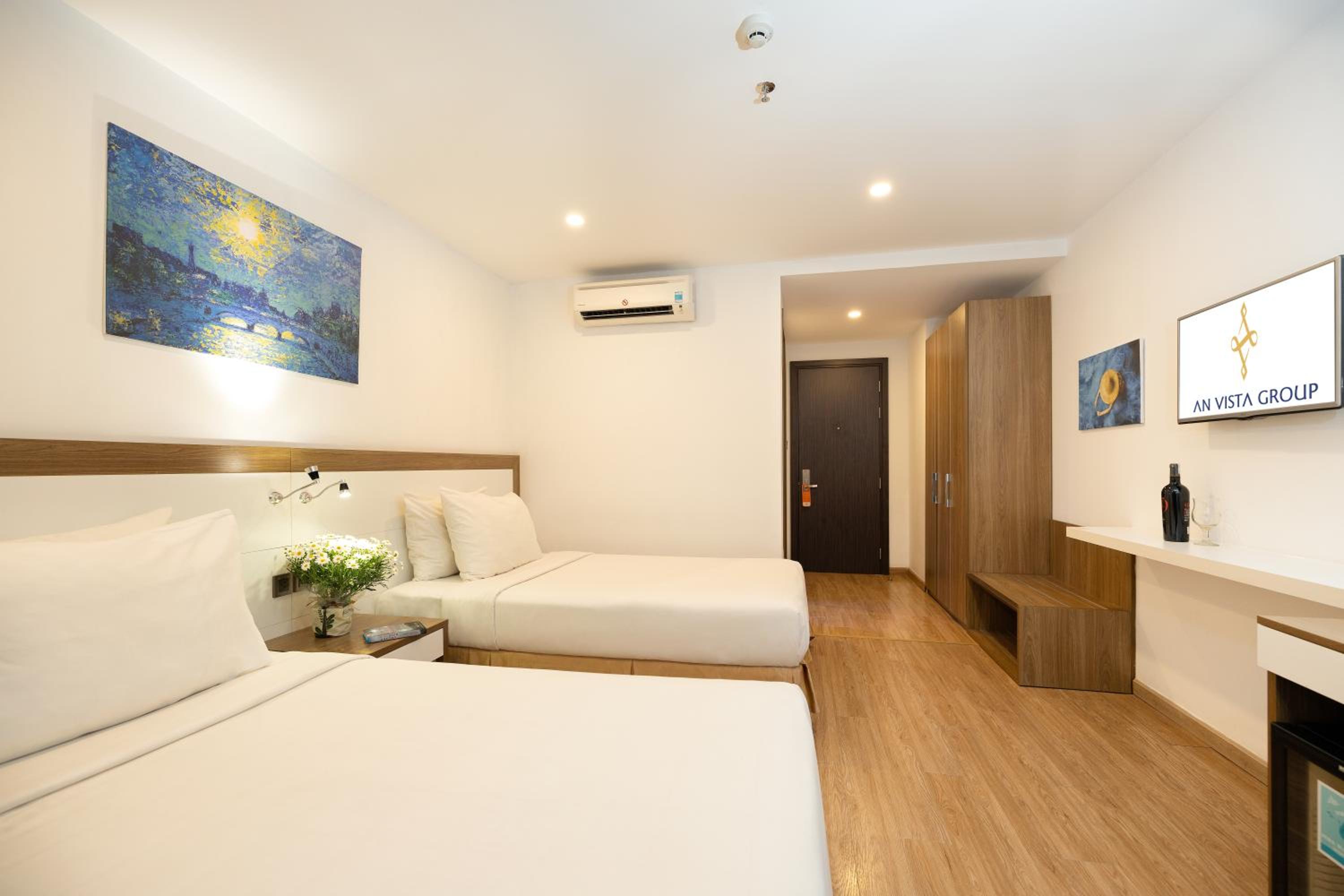 Deluxe Double or Twin Room with Mountain View and Balcony photo 2