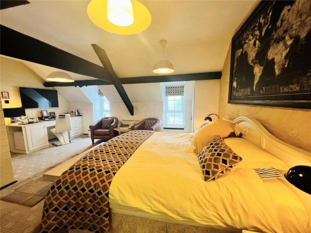 Superior Large King Room with Garden View