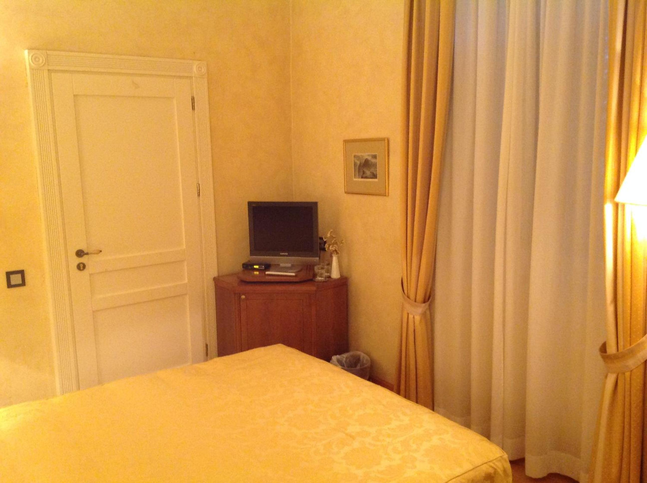 Classic Double Room - Photo 10