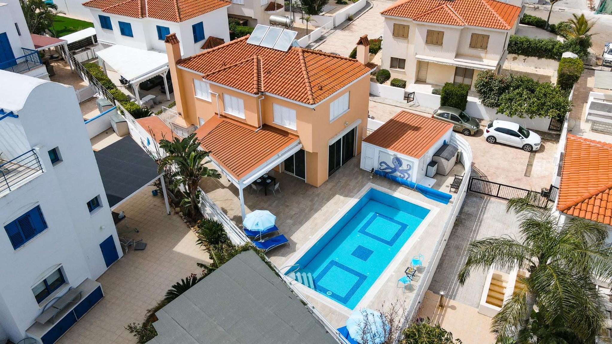 Villa photo 2