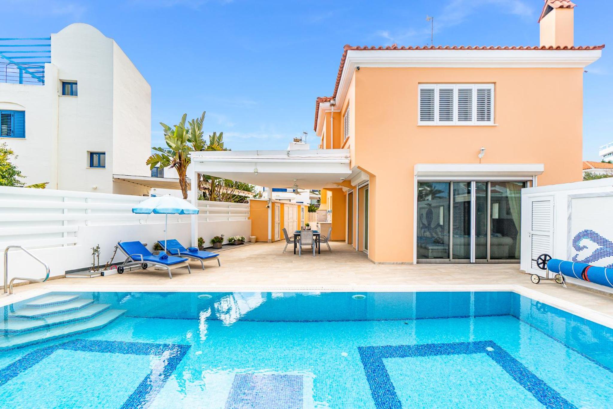 Villa photo 3