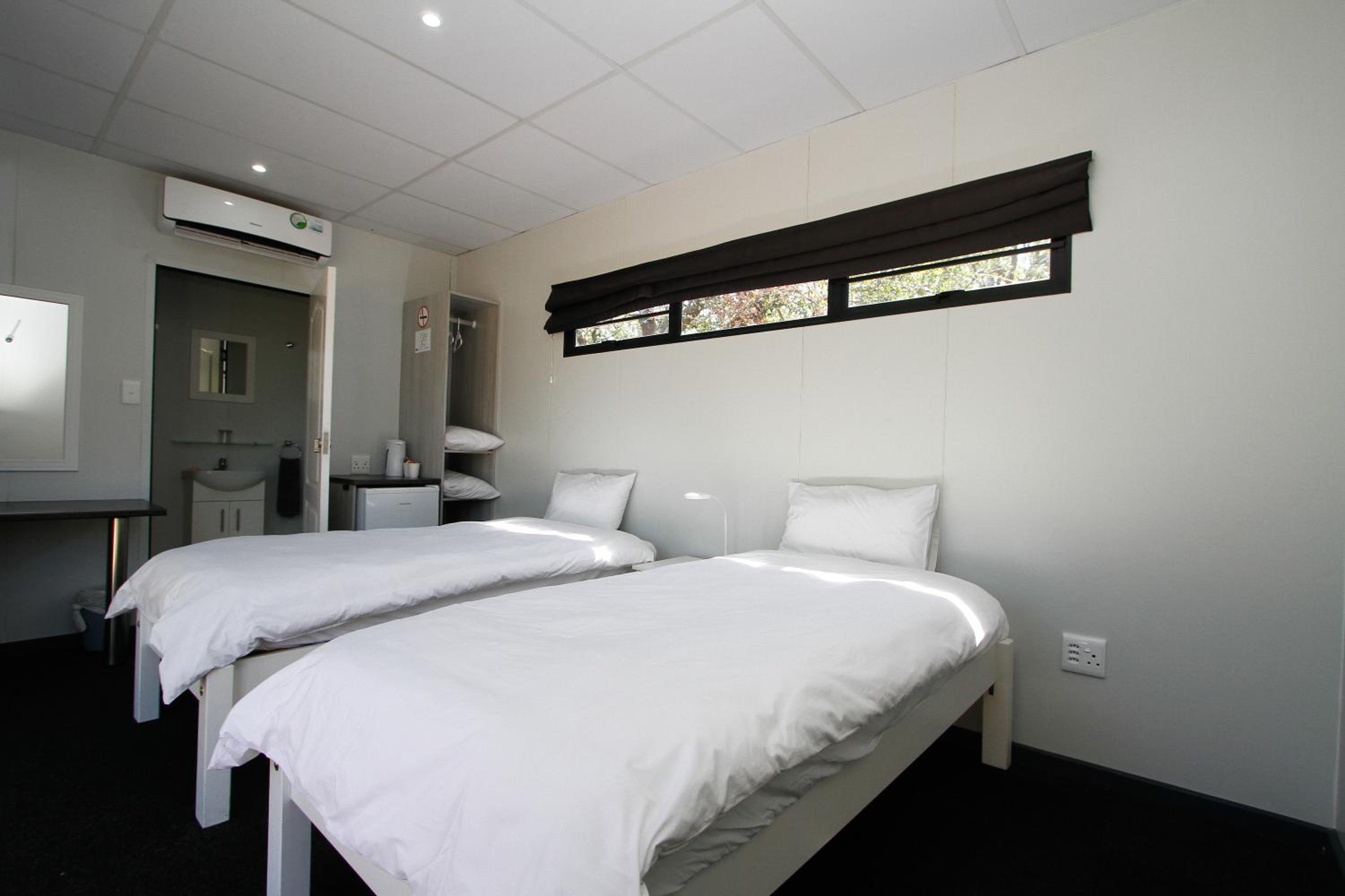 Twin Room - Photo 7