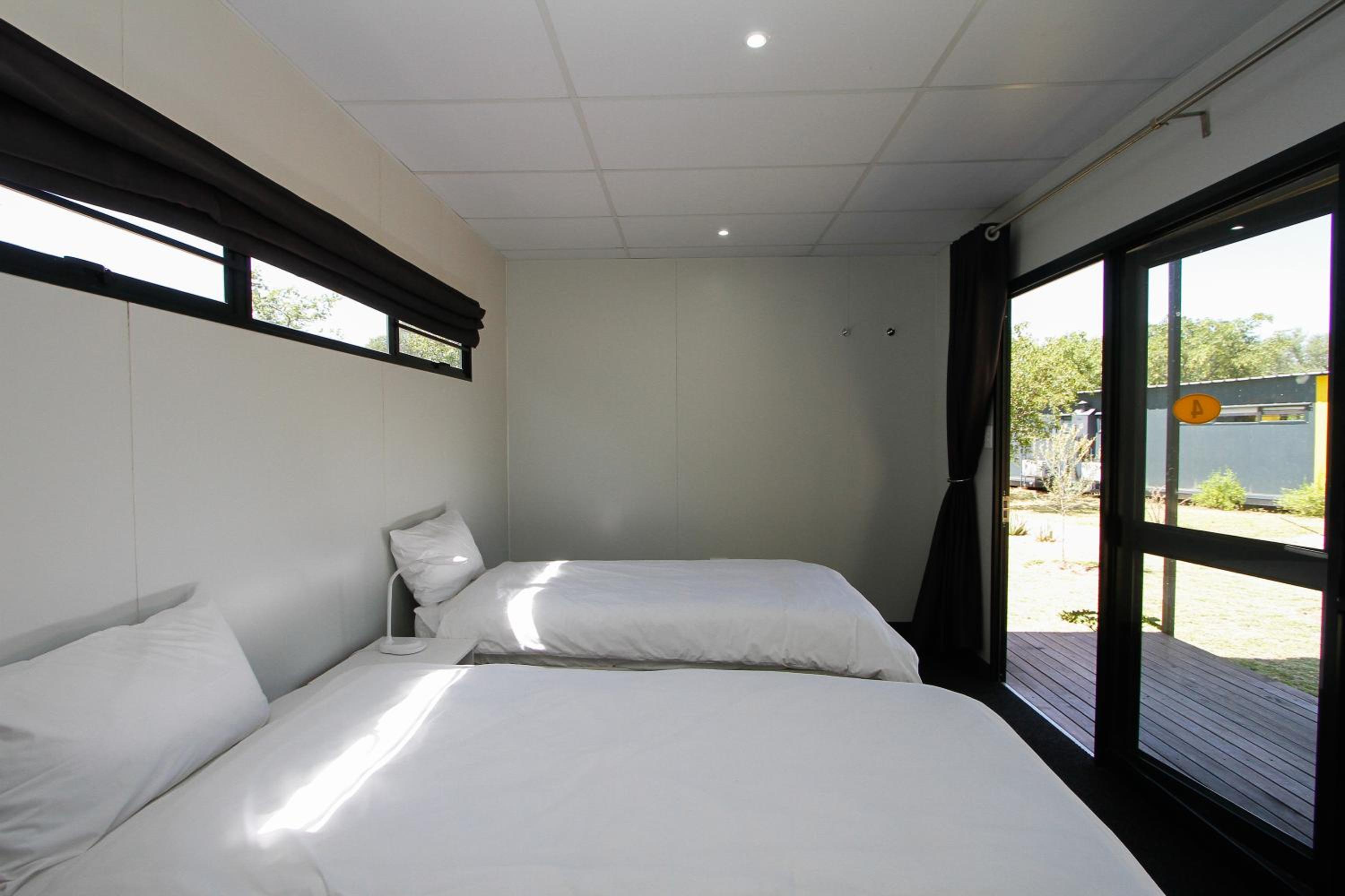 Twin Room - Photo 9