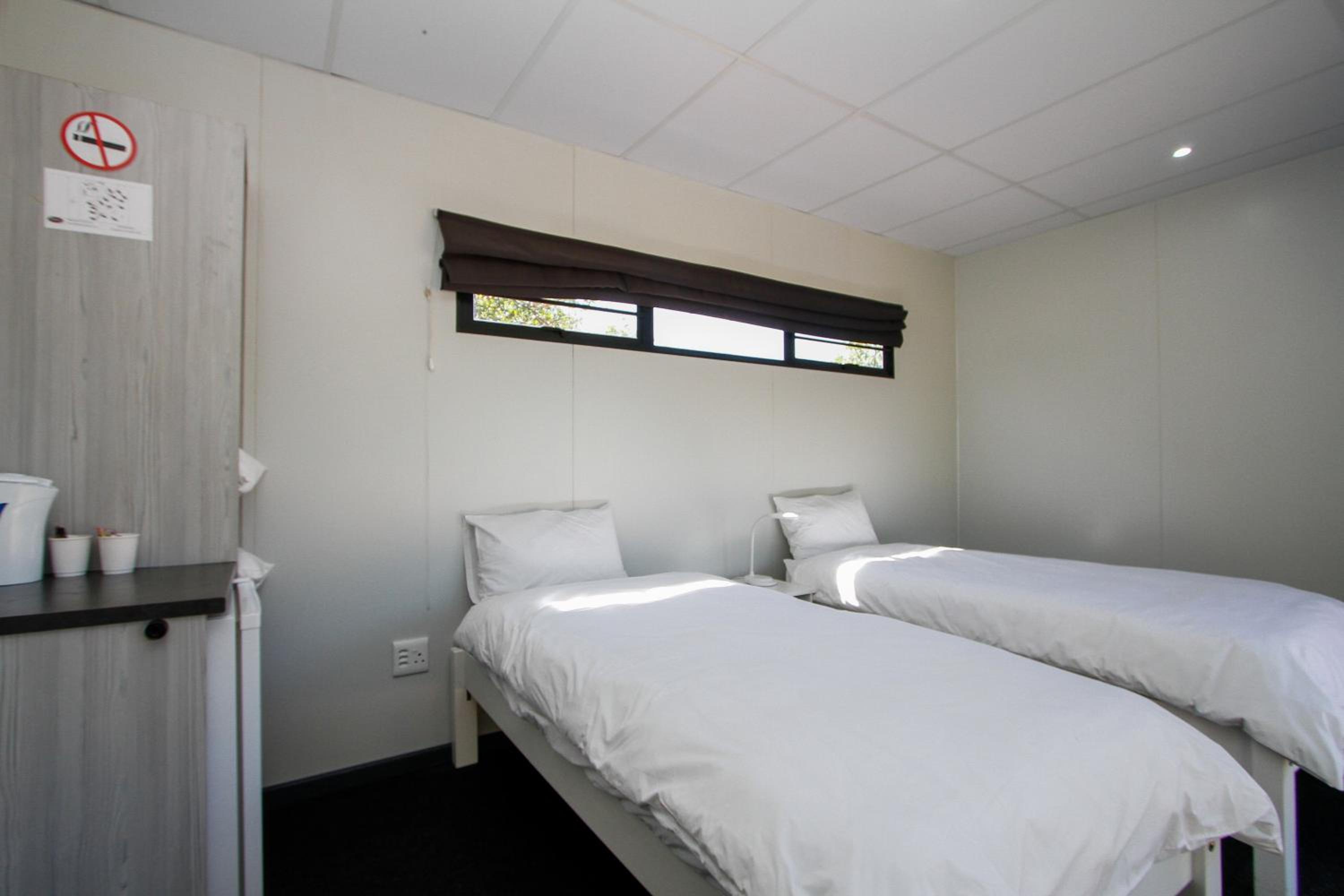 Twin Room - Photo 10