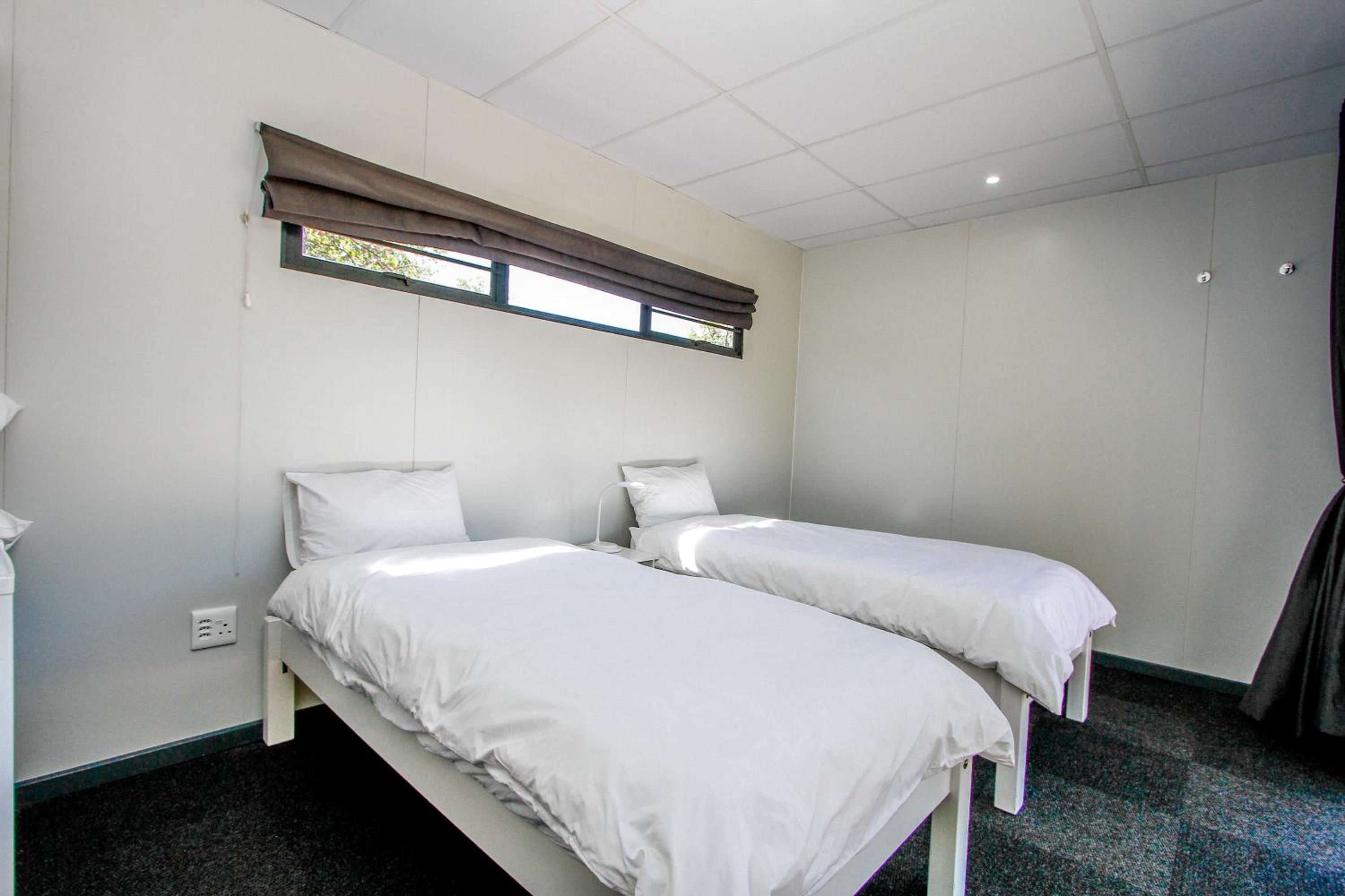 Twin Room - Photo 4