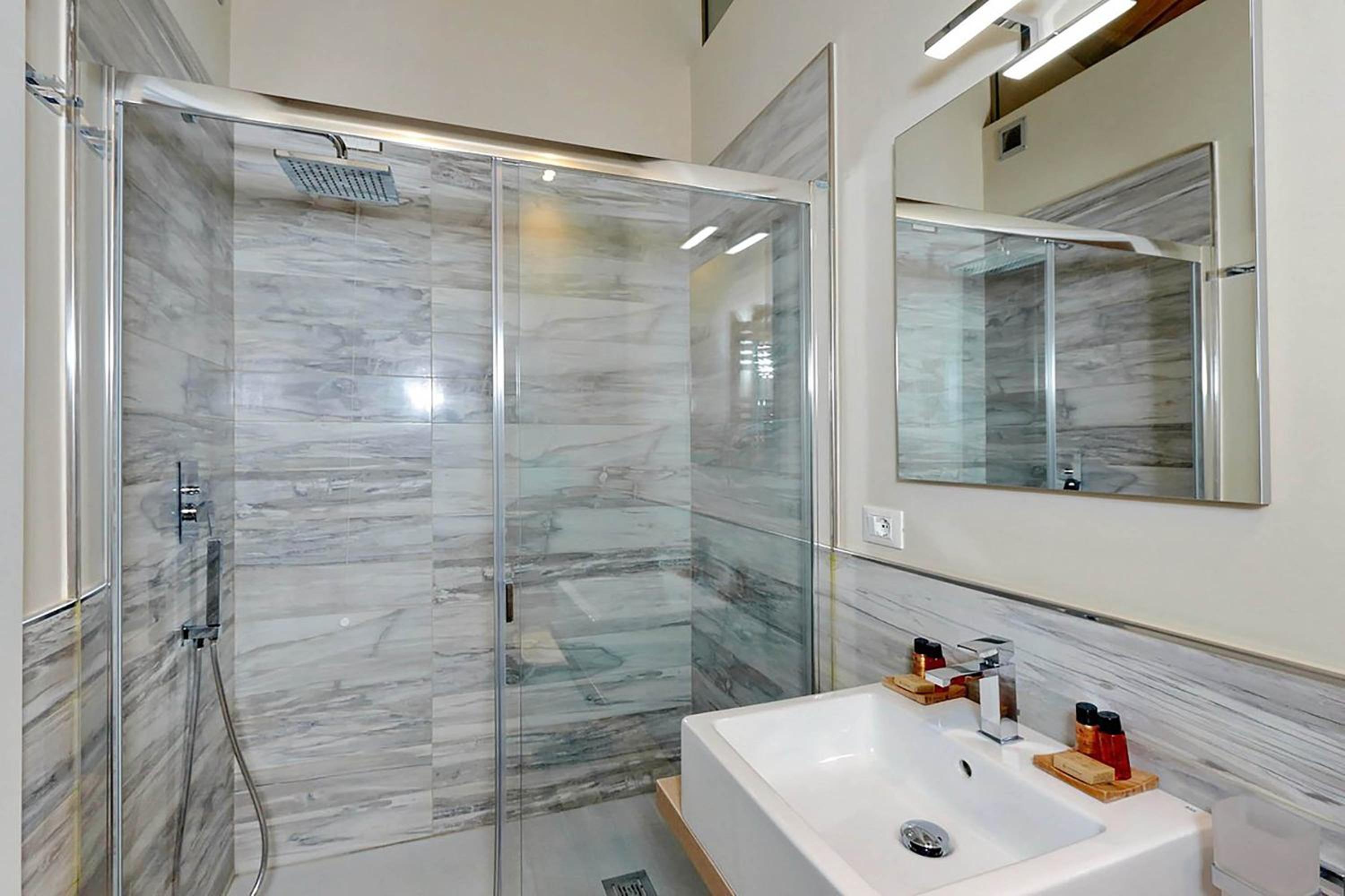 Deluxe Room (2 Adults + 1 Child) photo 2