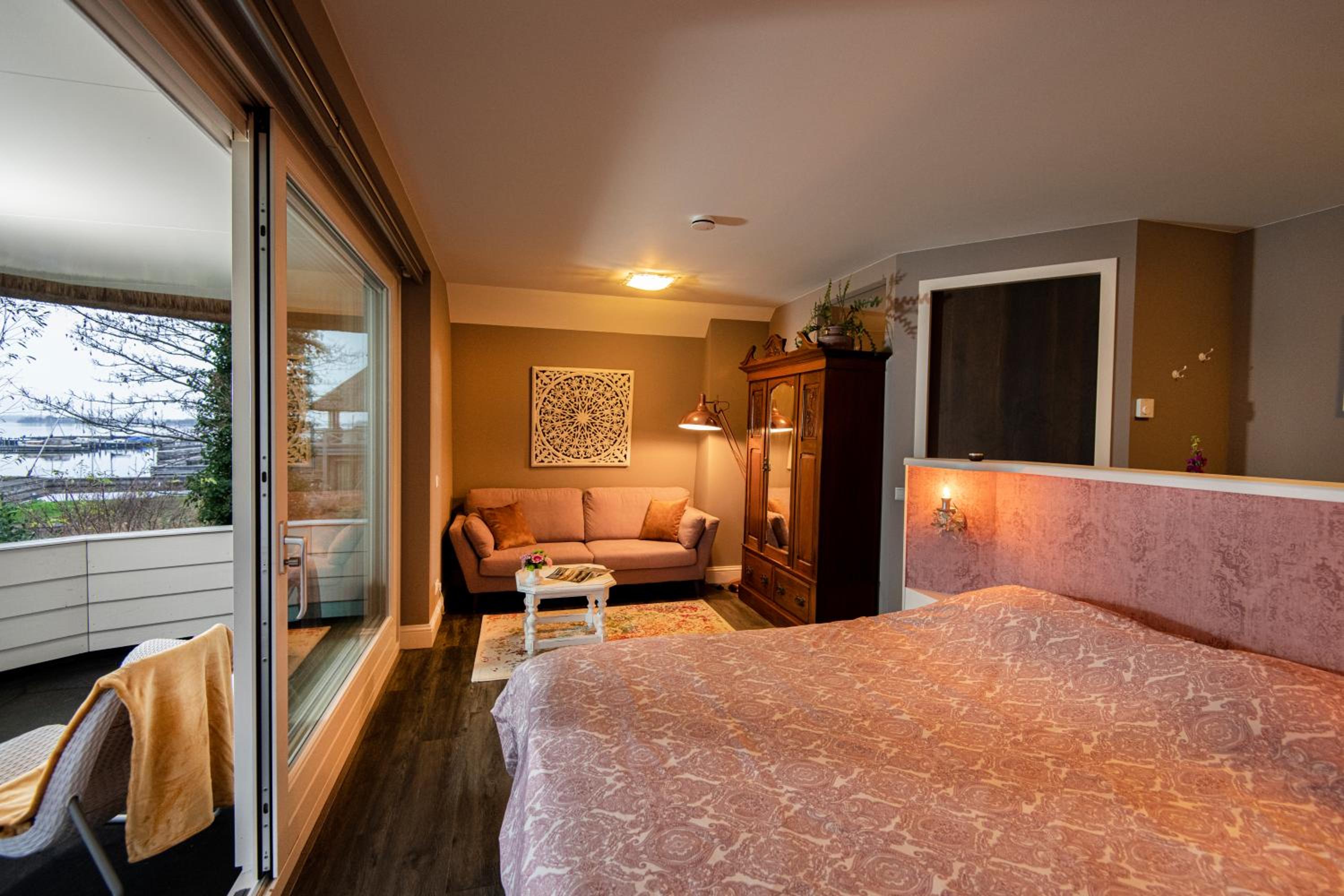 Deluxe Double Room with Balcony and Lake View photo 1