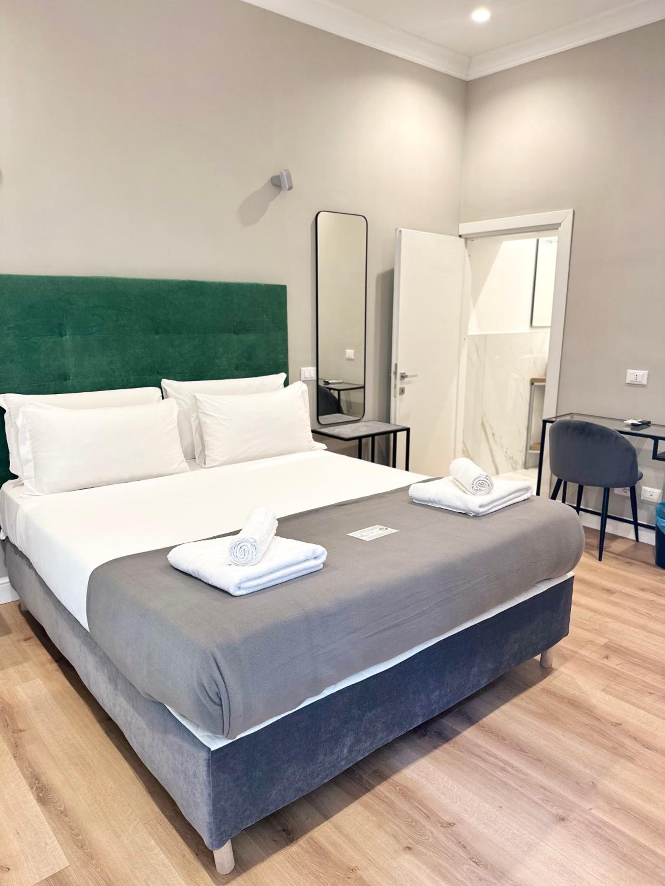 Deluxe Double Room with Balcony photo 2