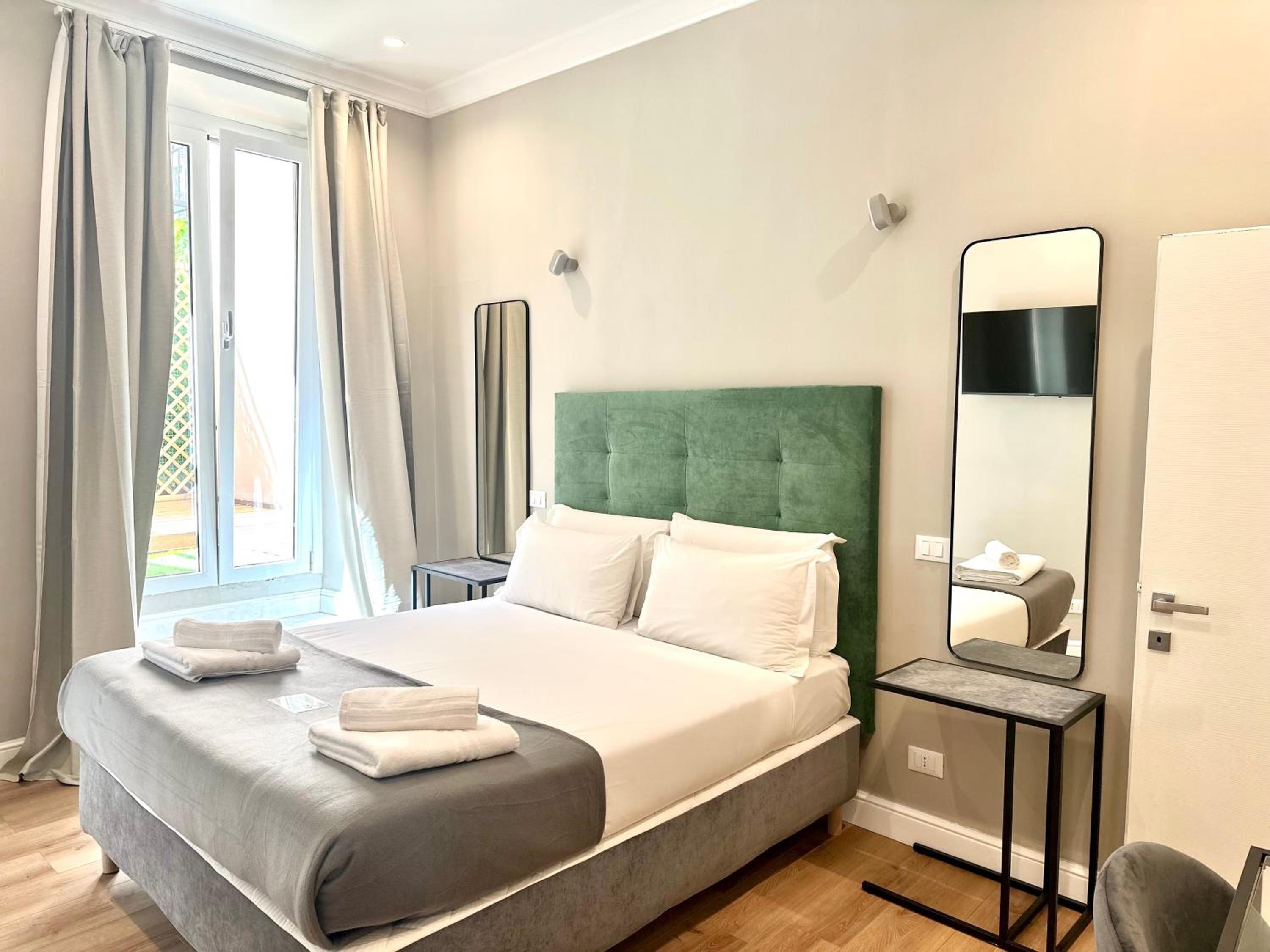 Deluxe Double Room with Balcony photo 1