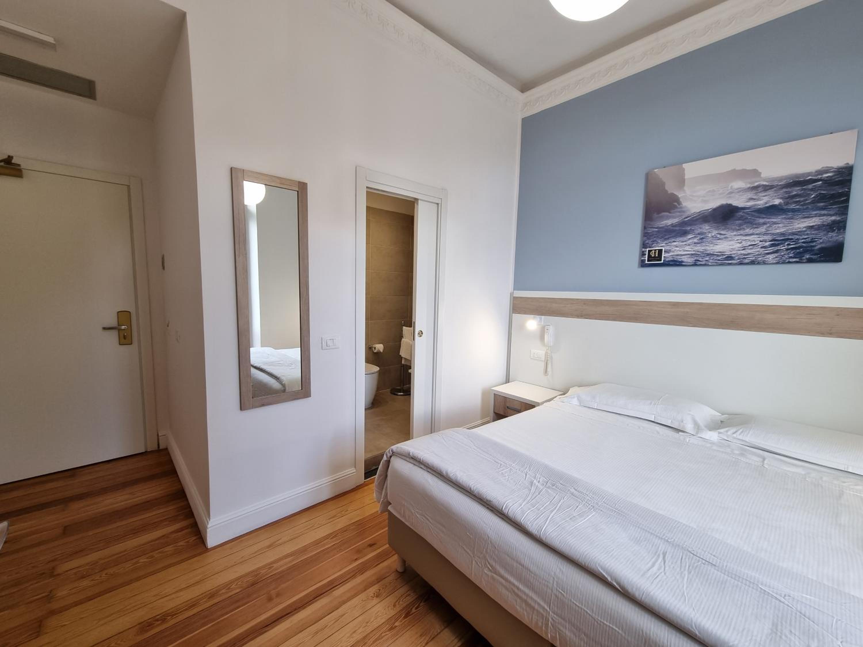 Double or Twin Room with Sea View