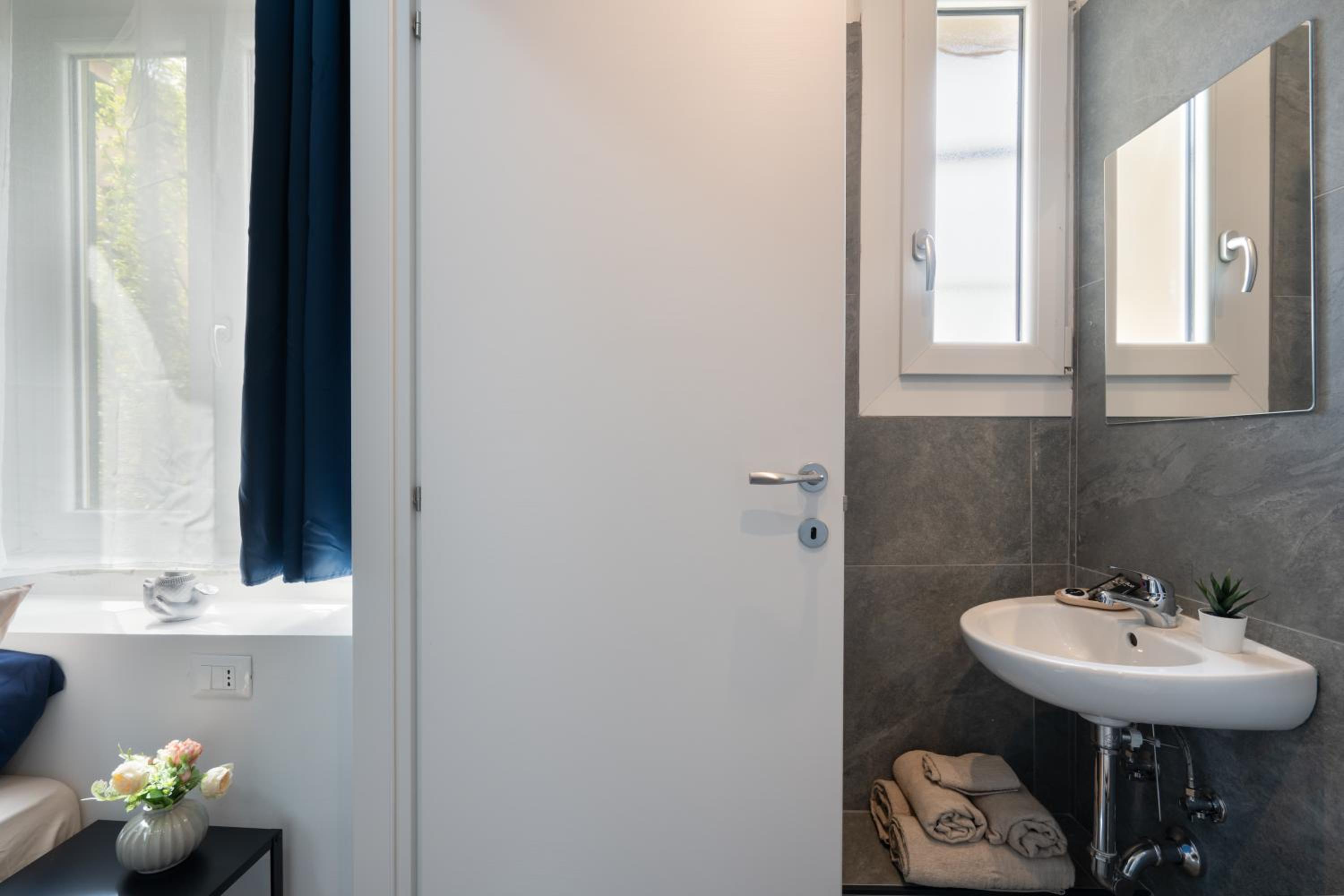 Deluxe Double or Twin Room with Balcony photo 2