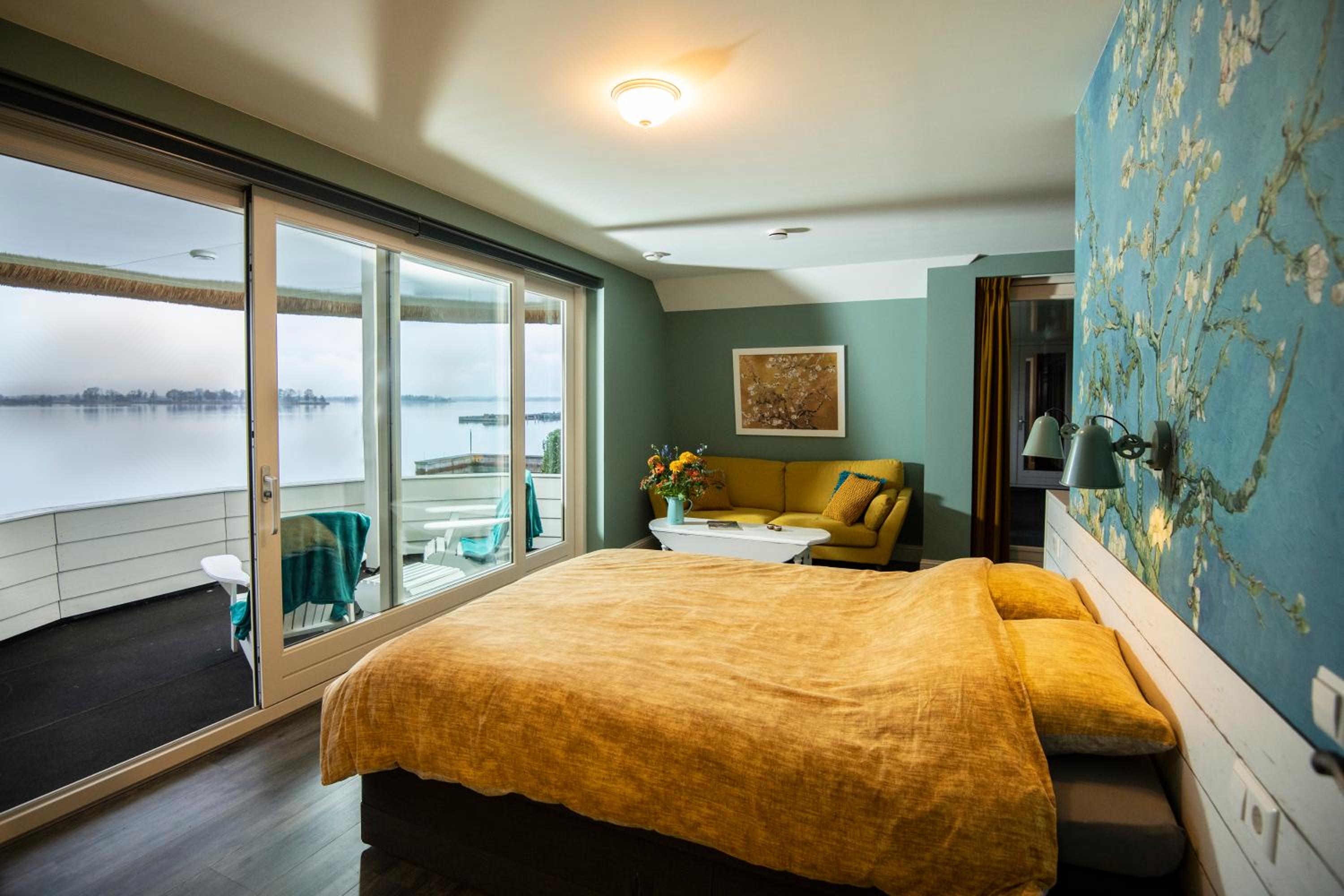 Deluxe Double Room with Balcony photo 1
