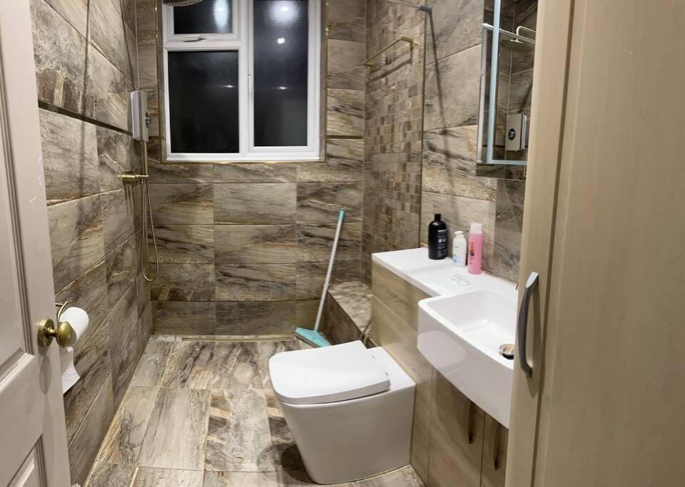 Four-Bedroom House photo 2