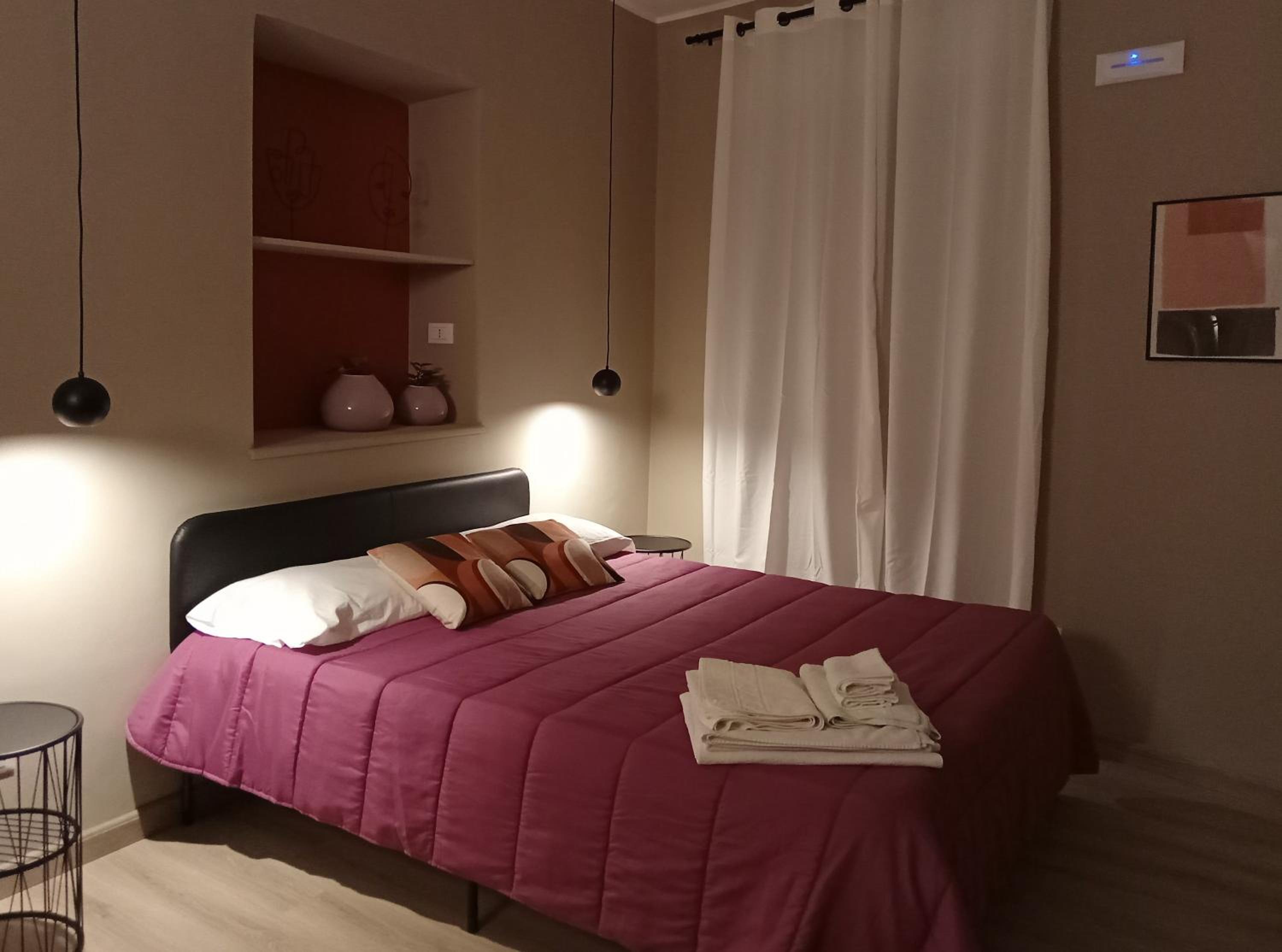 Large Double Room - Photo 9