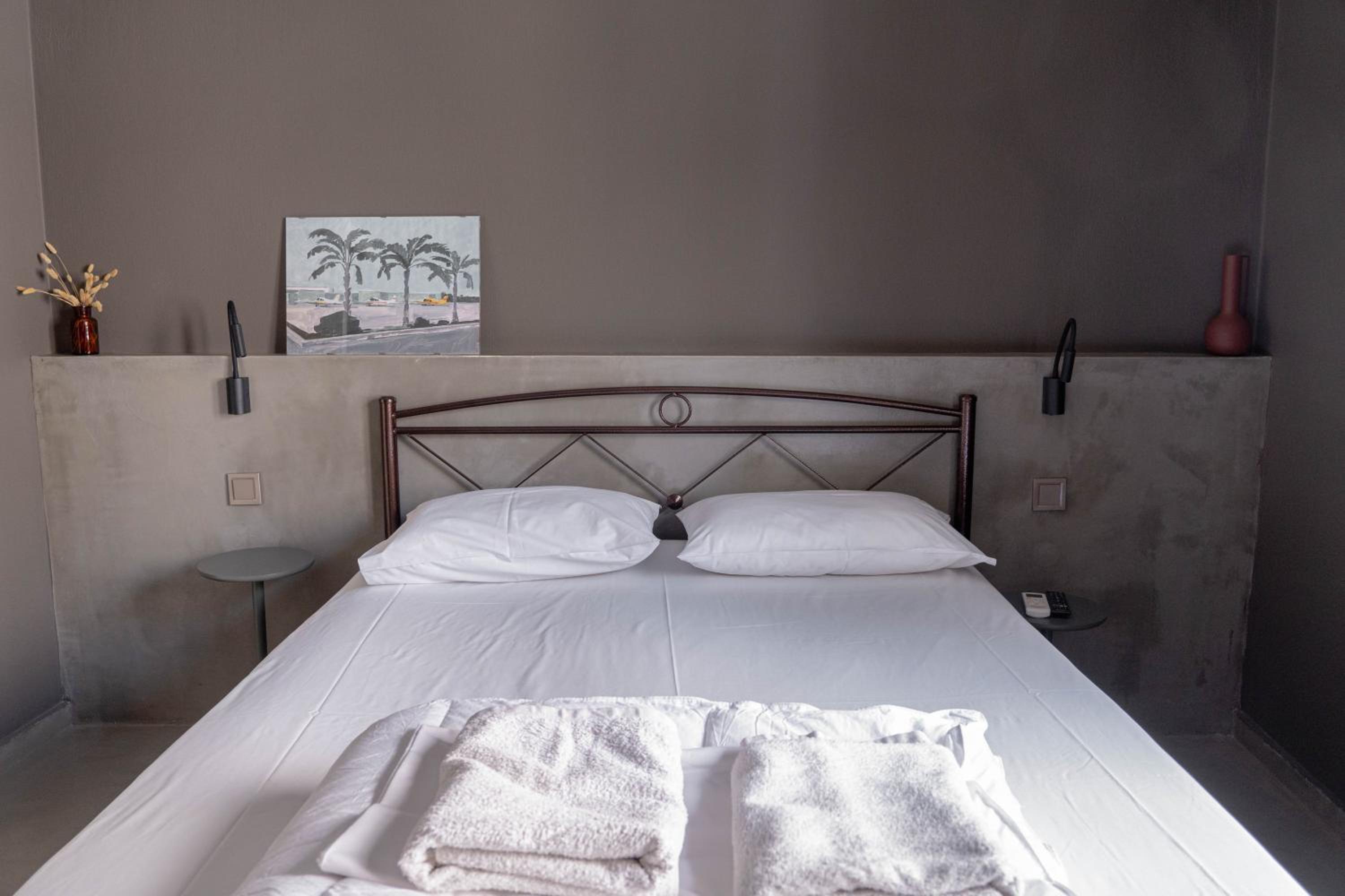 Double or Twin Room with Private Bathroom - Photo 1