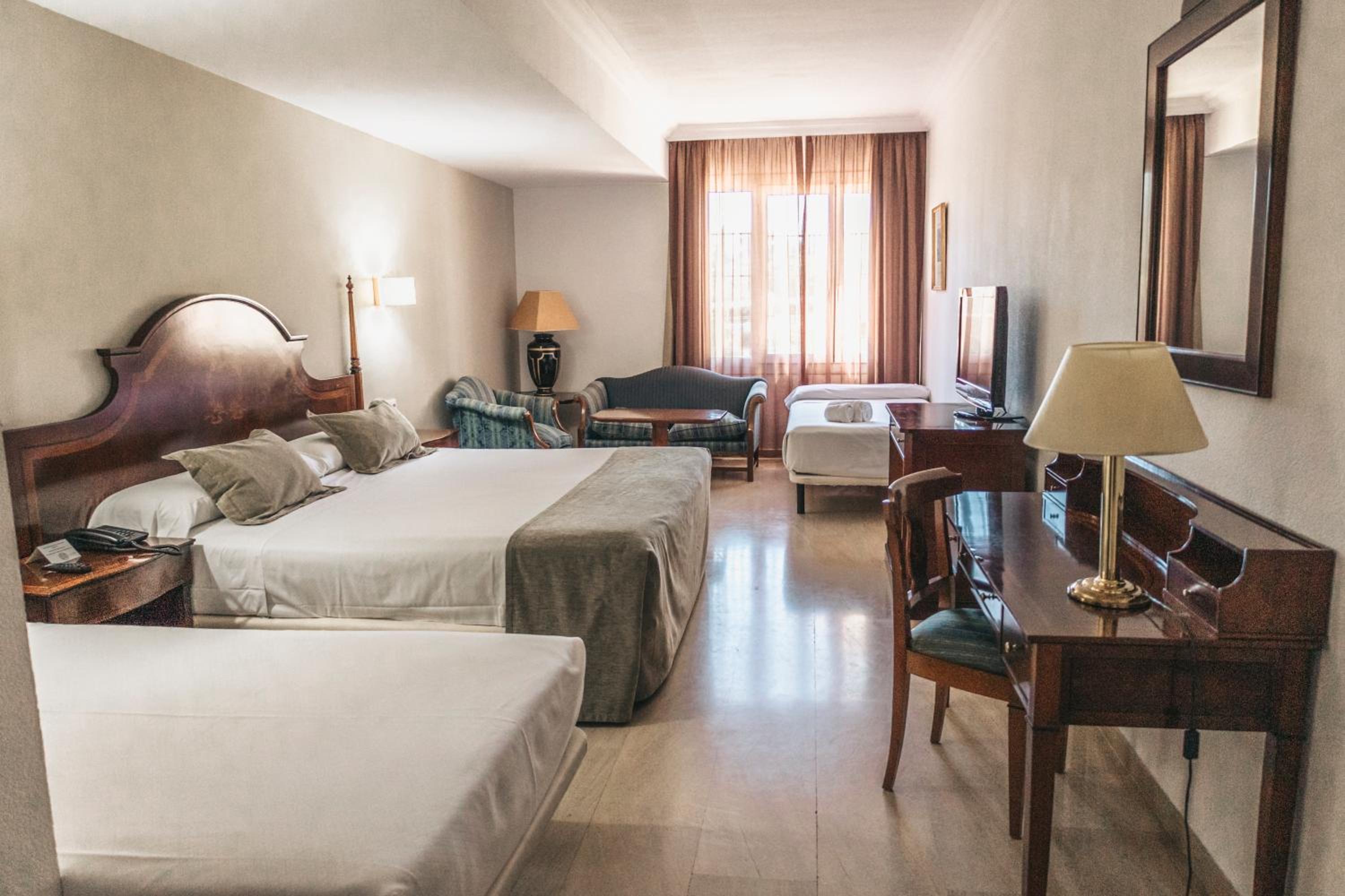 Quadruple Room with Parking - Photo 5