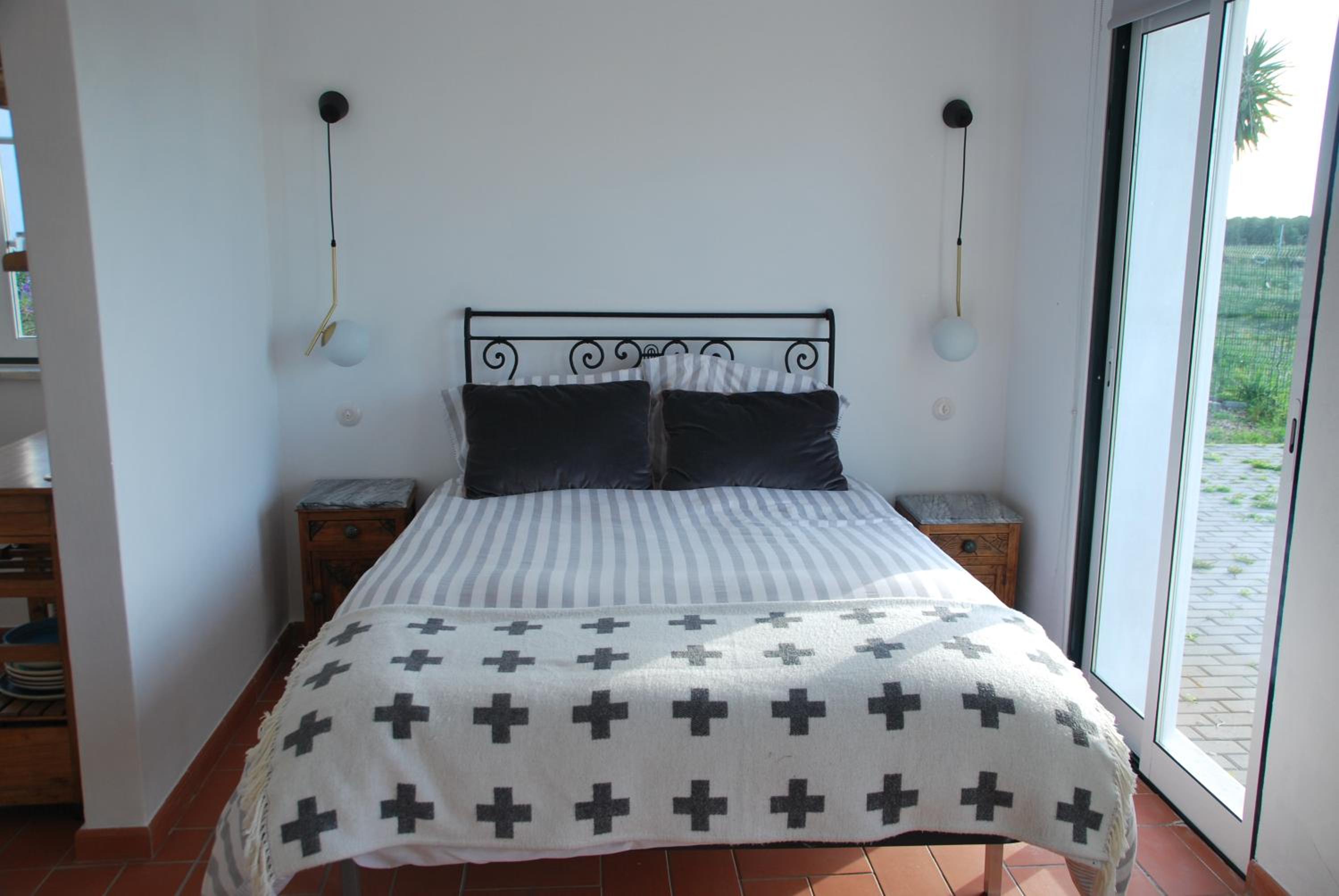 One-Bedroom Apartment - Photo 3