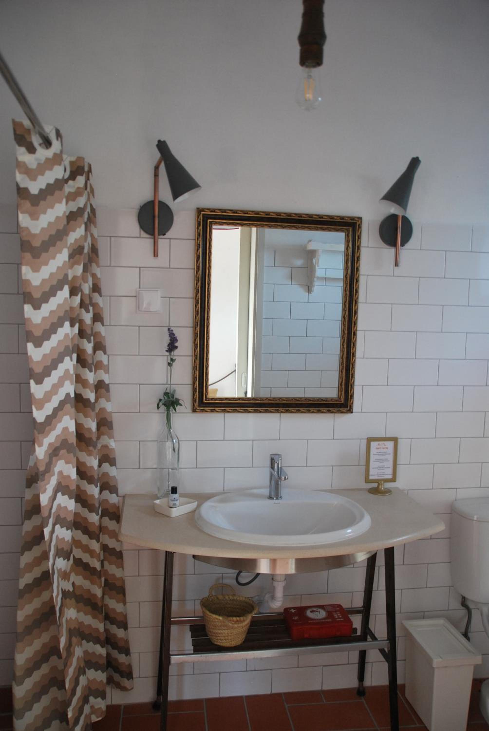 One-Bedroom Apartment - Photo 2